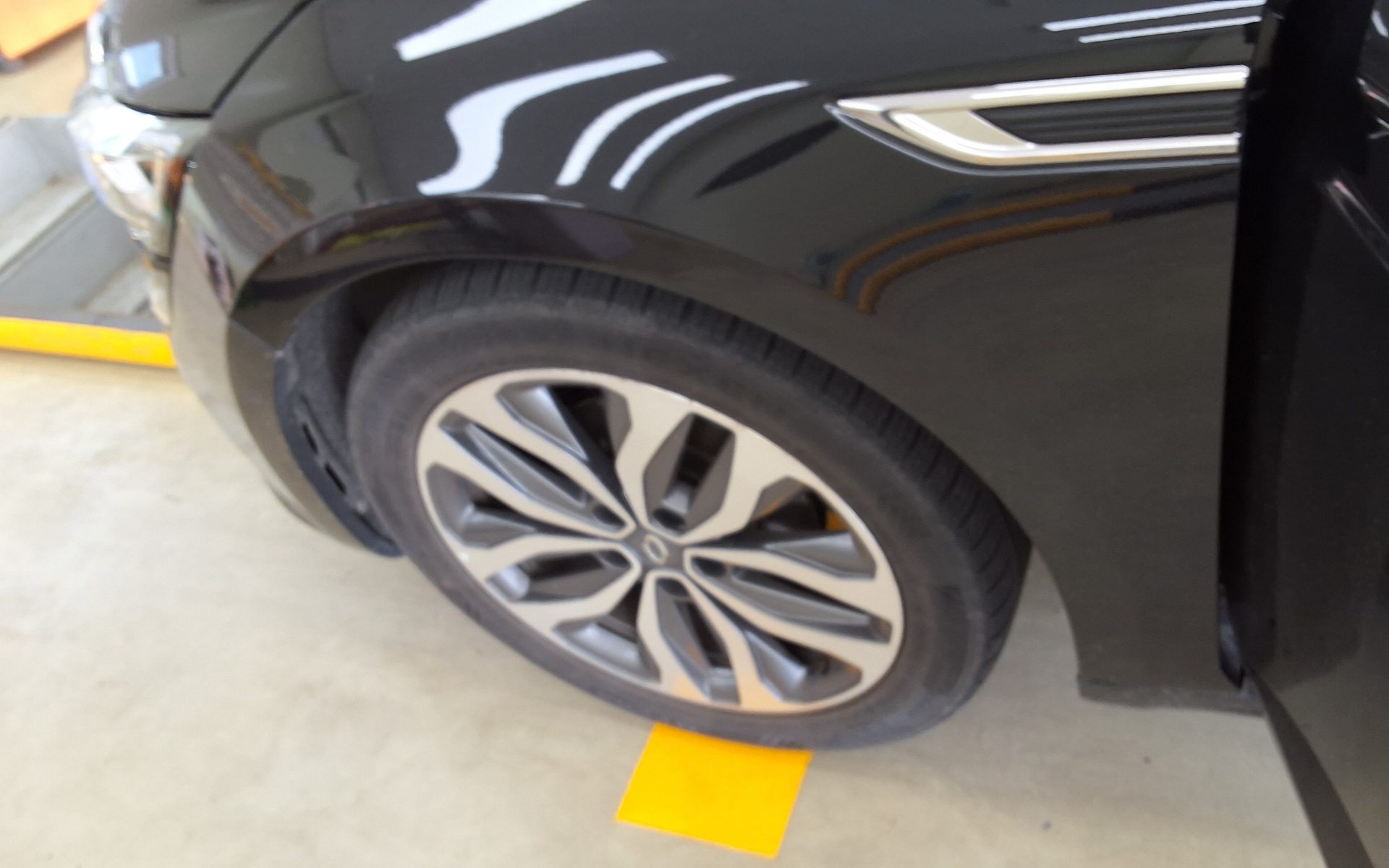 2016 - renault sm6