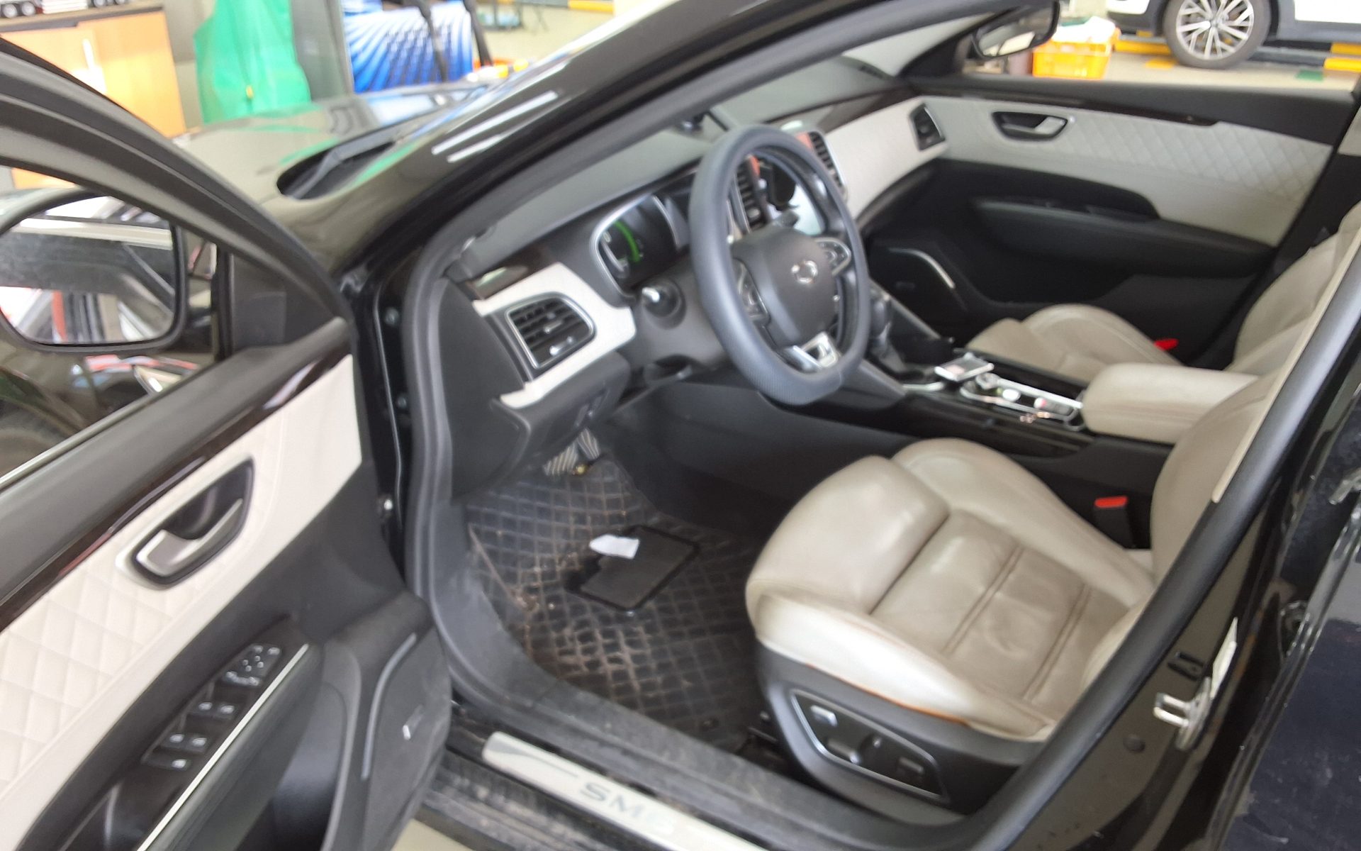 2016 - renault sm6