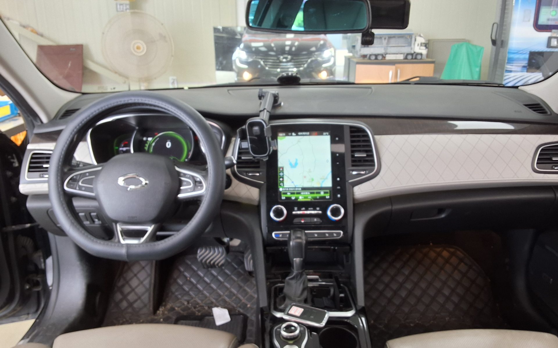 2016 - renault sm6