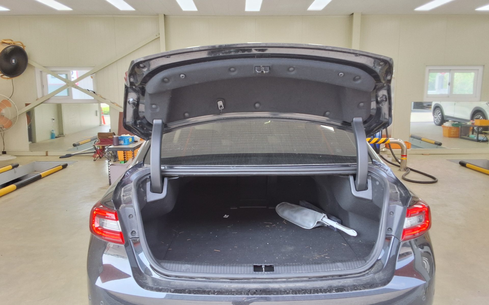 2016 - renault sm6