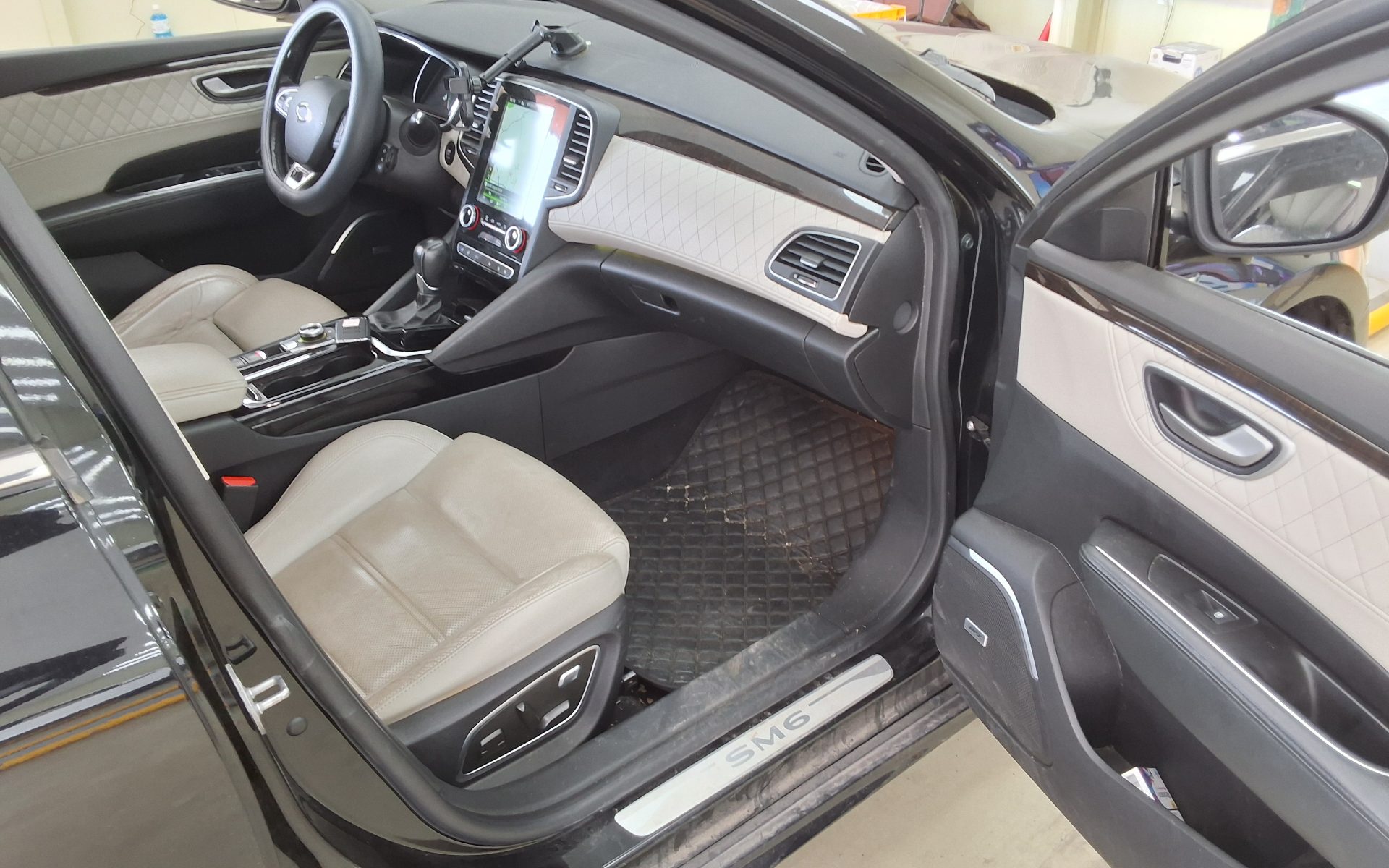 2016 - renault sm6