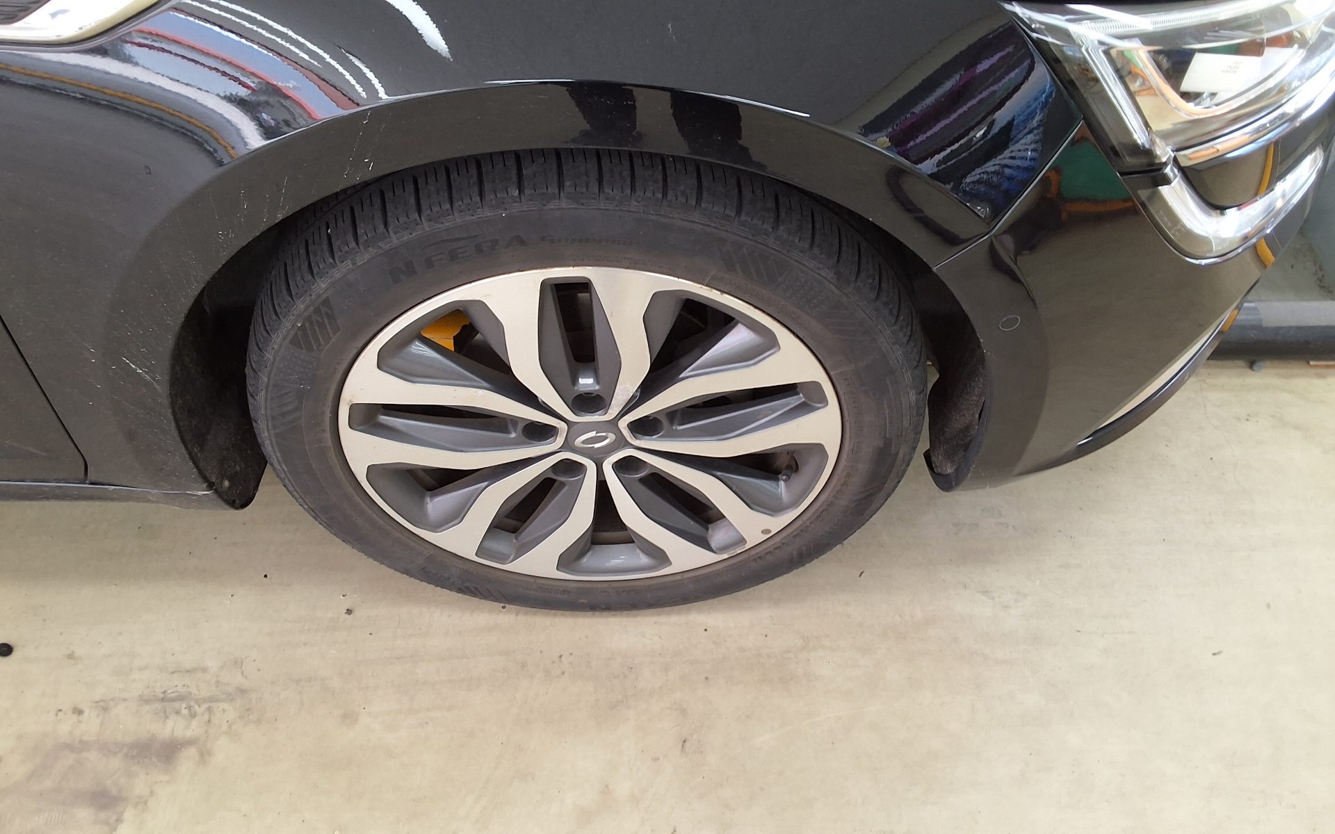 2016 - renault sm6