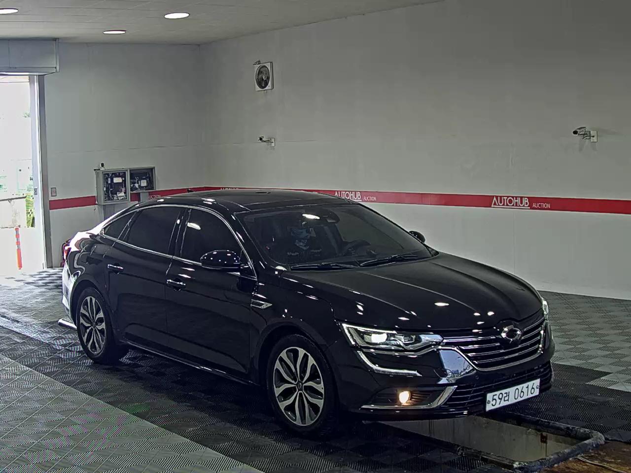 2016 - renault sm6