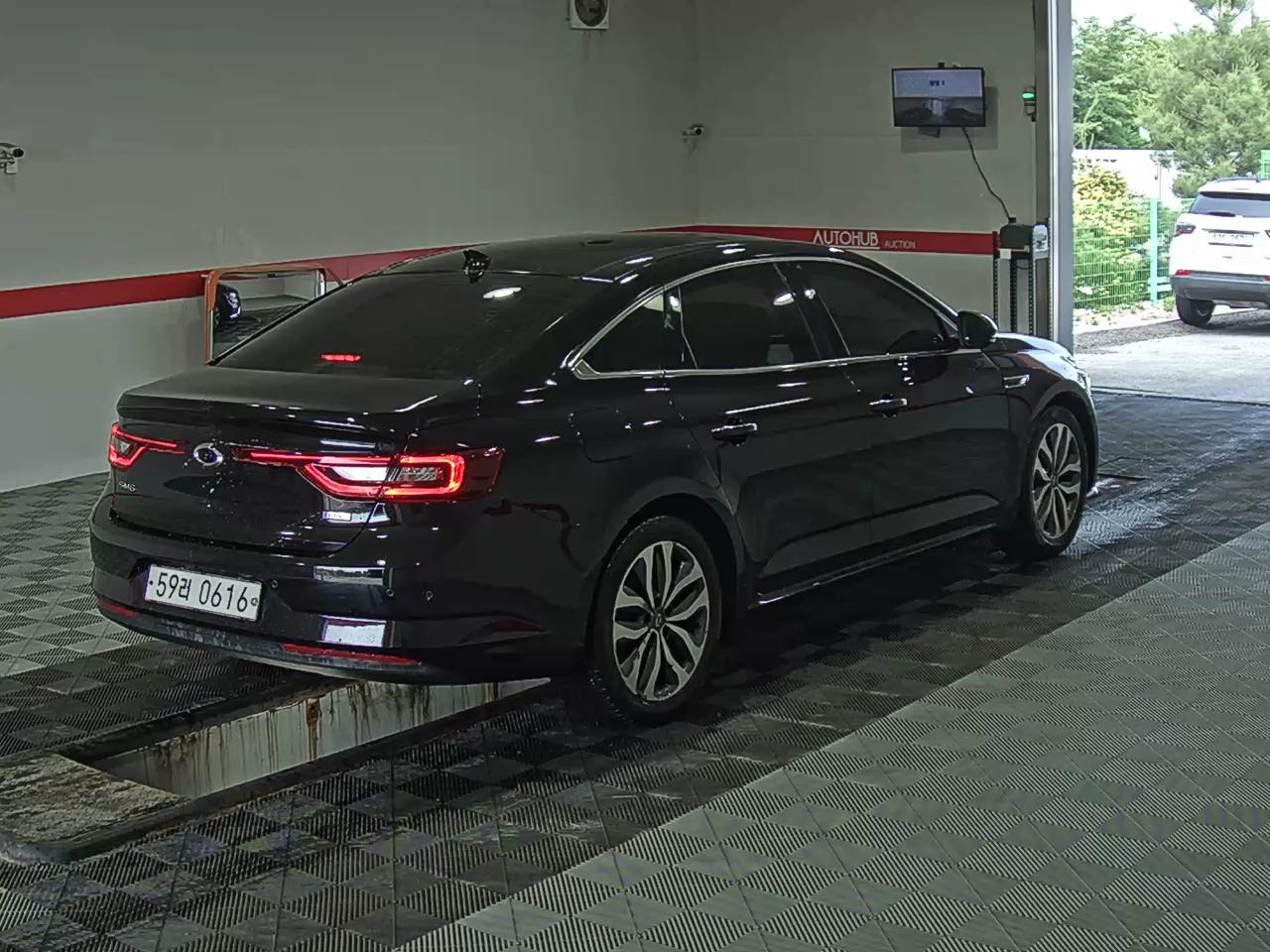 2016 - renault sm6