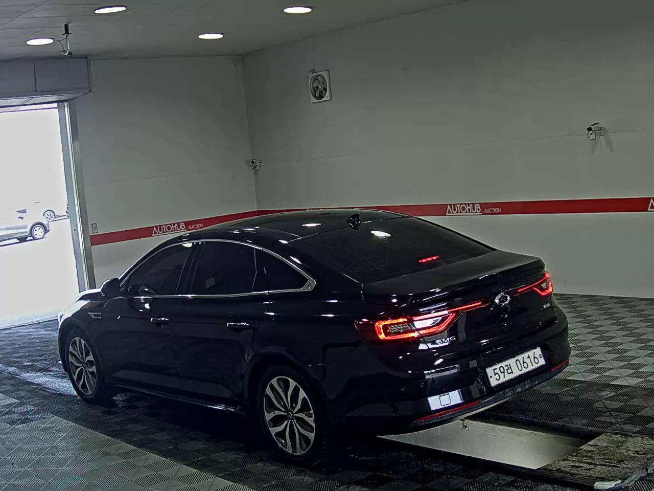 2016 - renault sm6