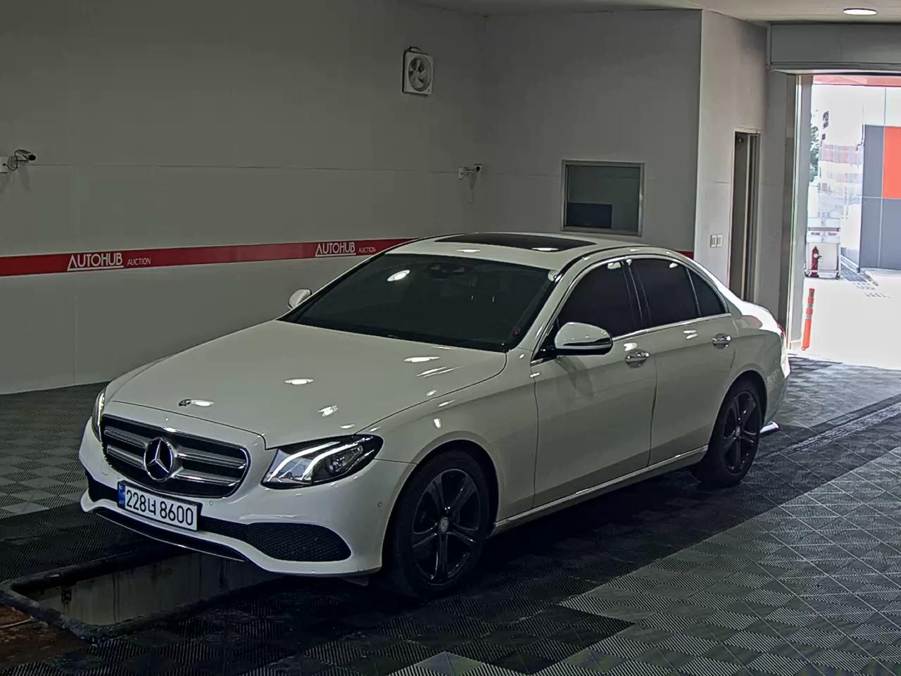 MERCEDES-BENZ CLASS (5TH GEN) E200 AVANTGARDE