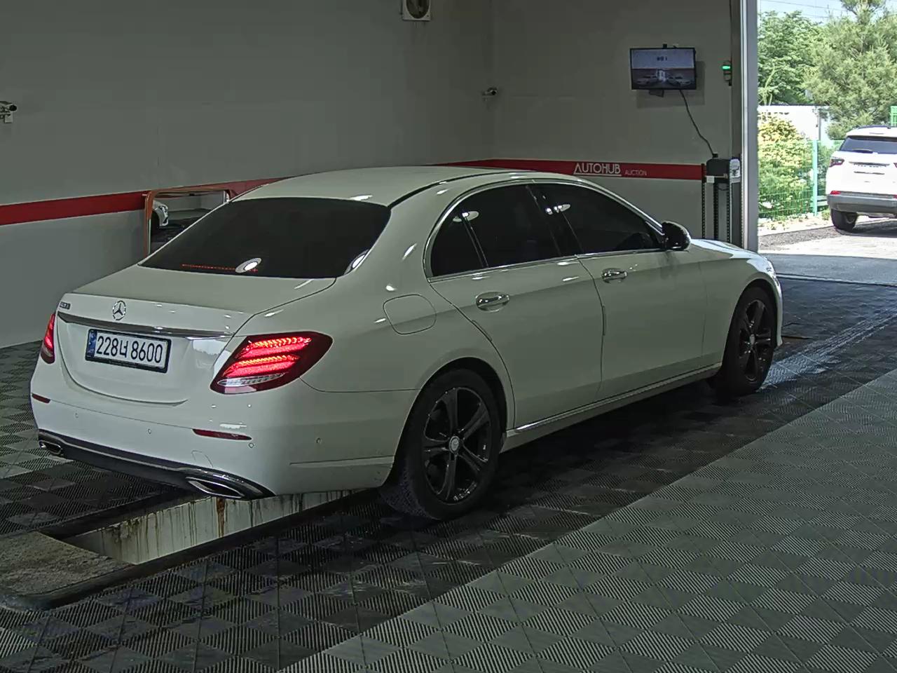 2017 - mercedes-benz e200