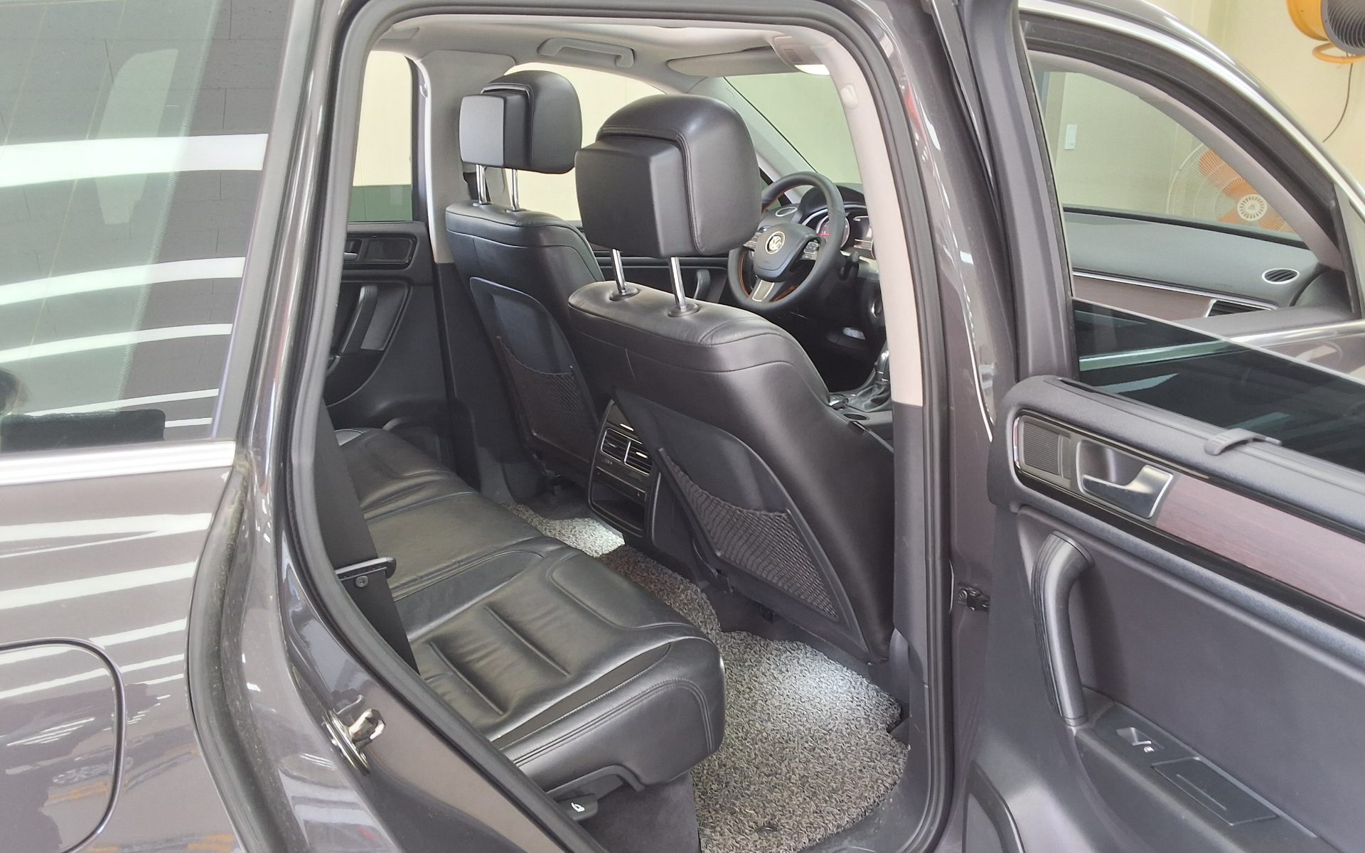 2012 - volkswagen touareg