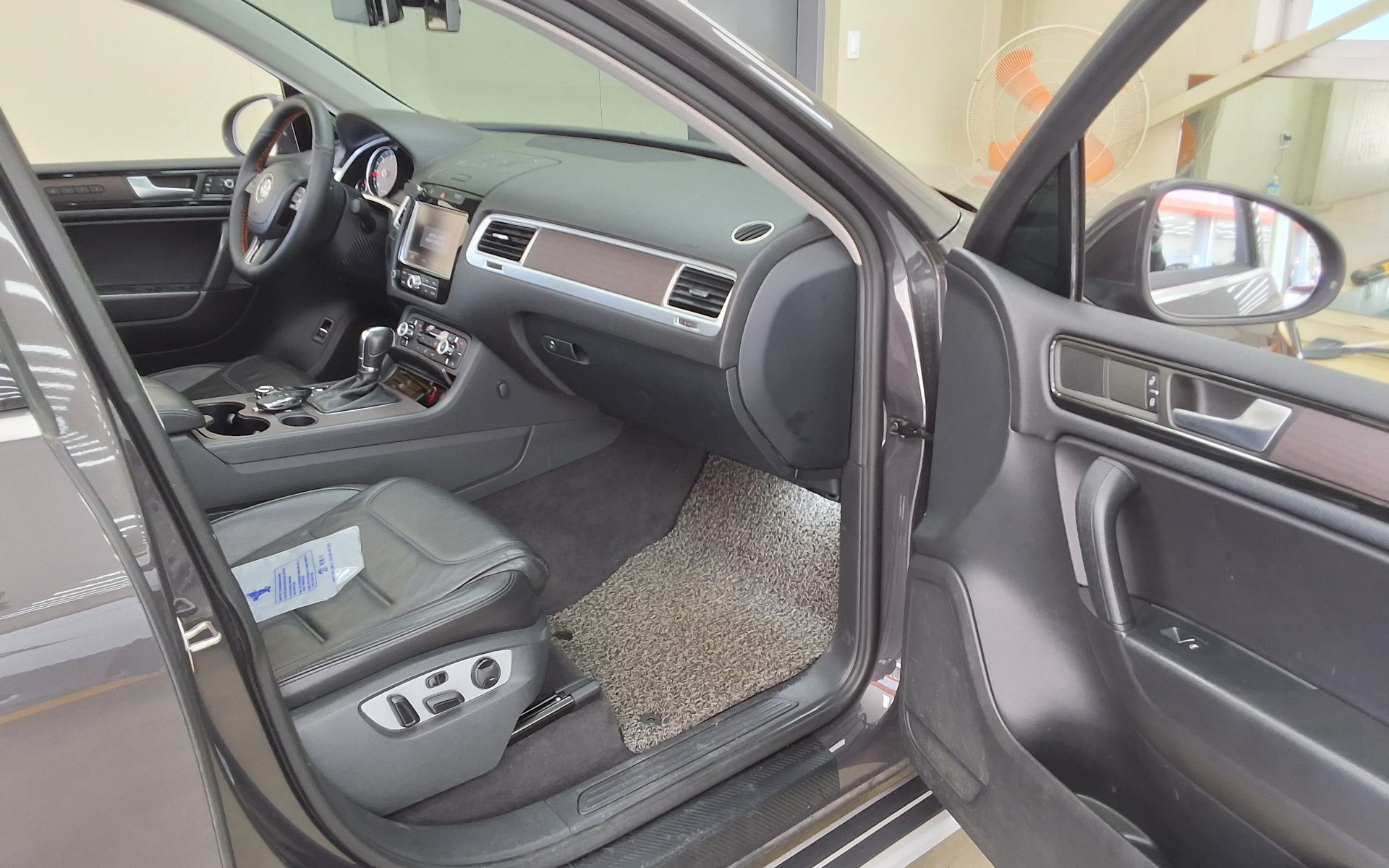 2012 - volkswagen touareg