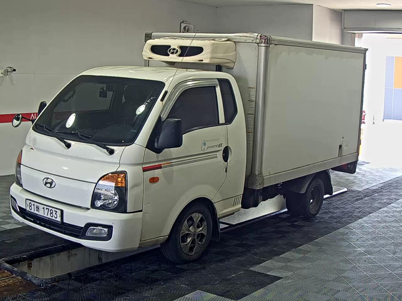 HYUNDAI PORTER II FREEZER BOX TRUCK SUPER CAB TWIN COMPRESSOR
