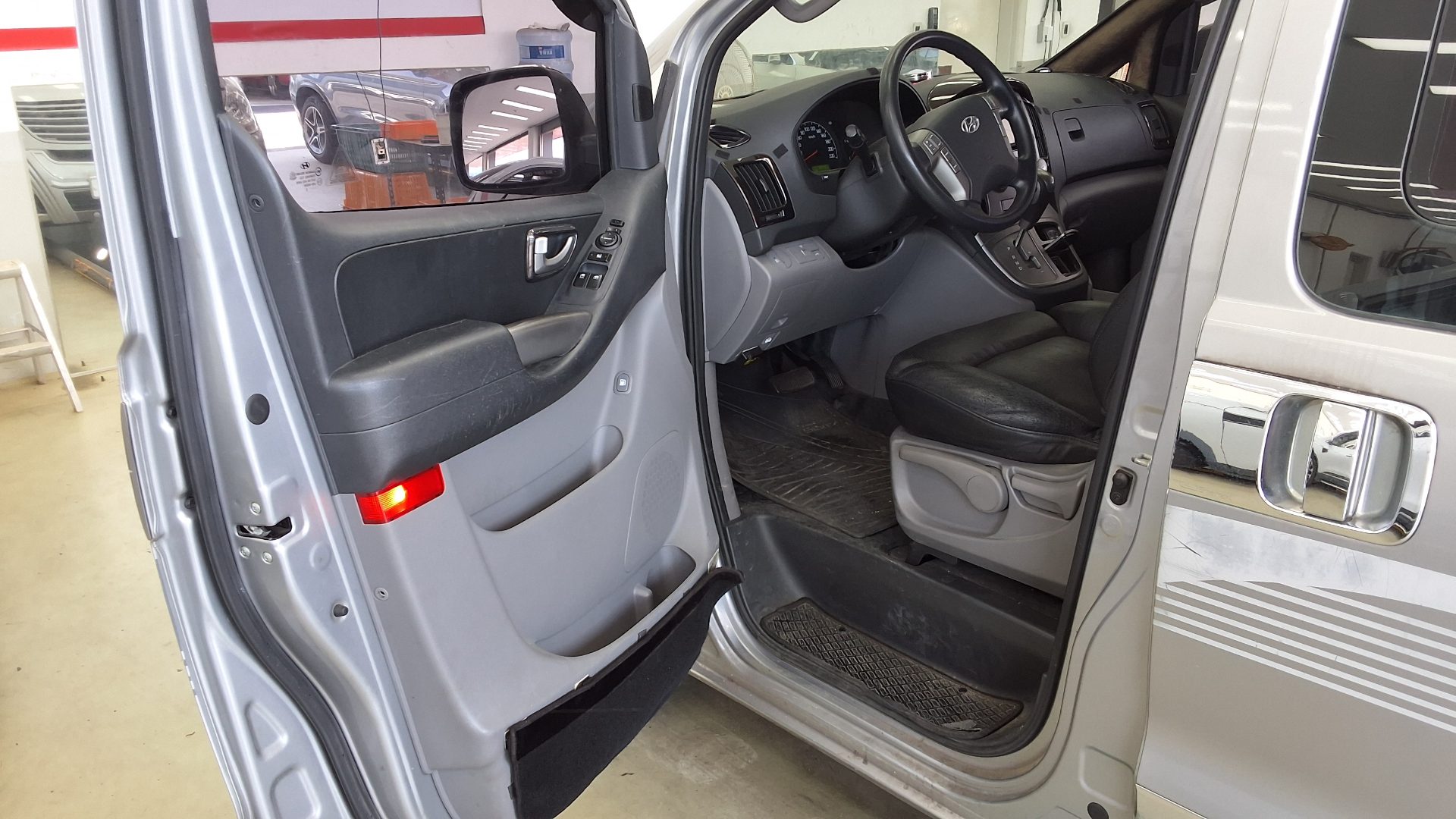2013 - hyundai grand starex
