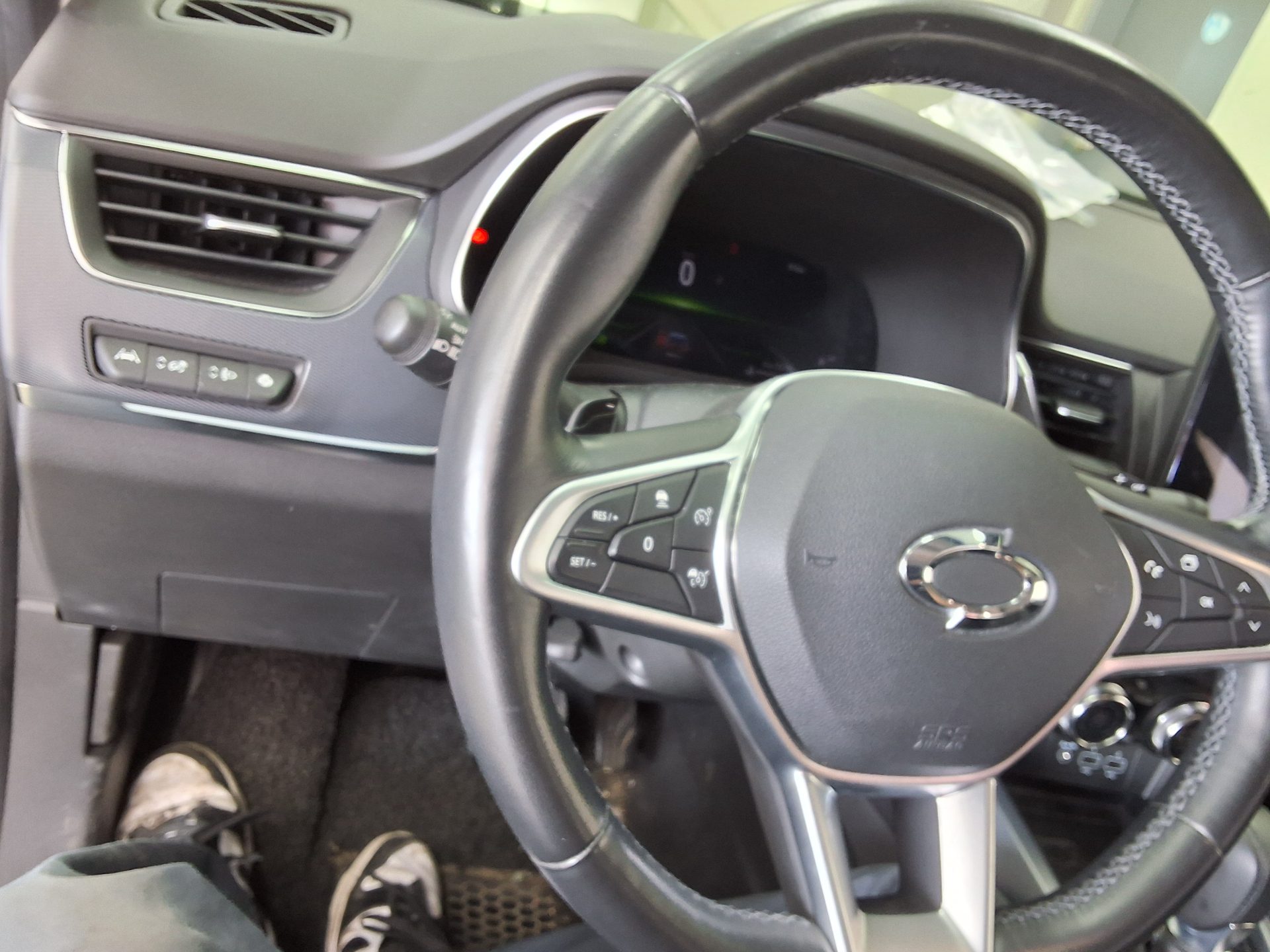 2020 - renault xm3