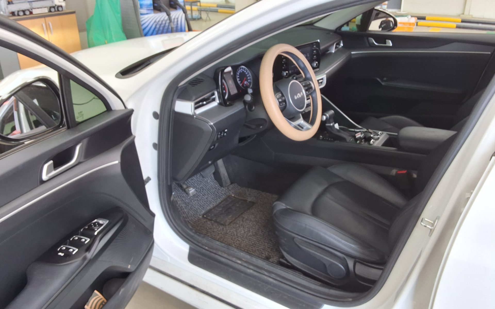 2022 - kia k5