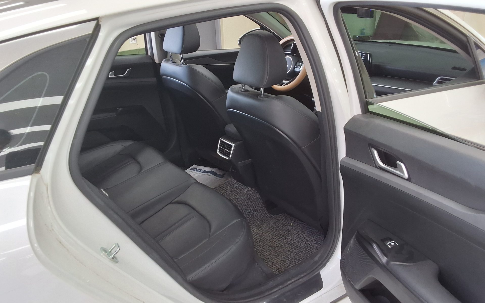 2022 - kia k5