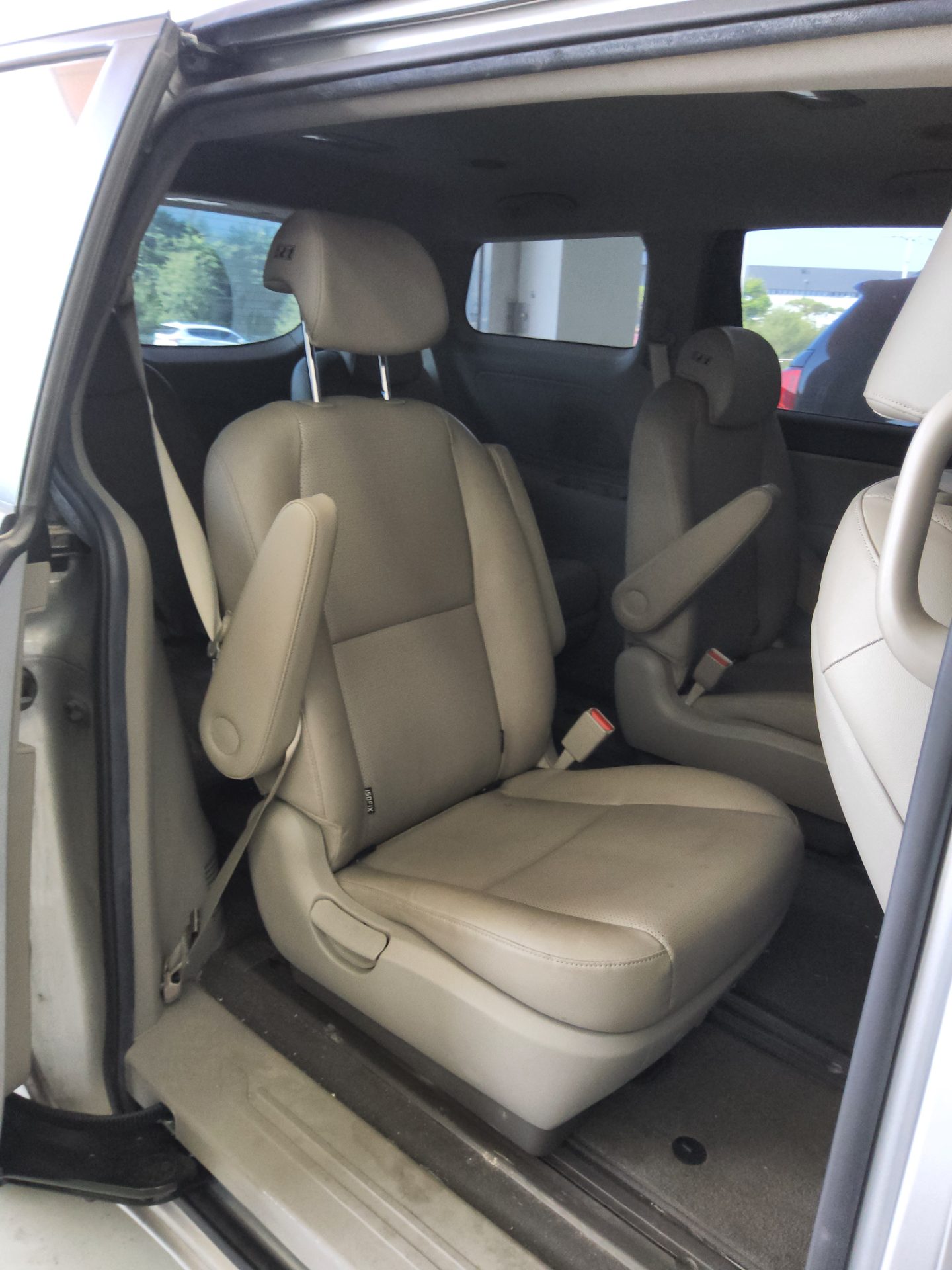 2020 - kia carnival