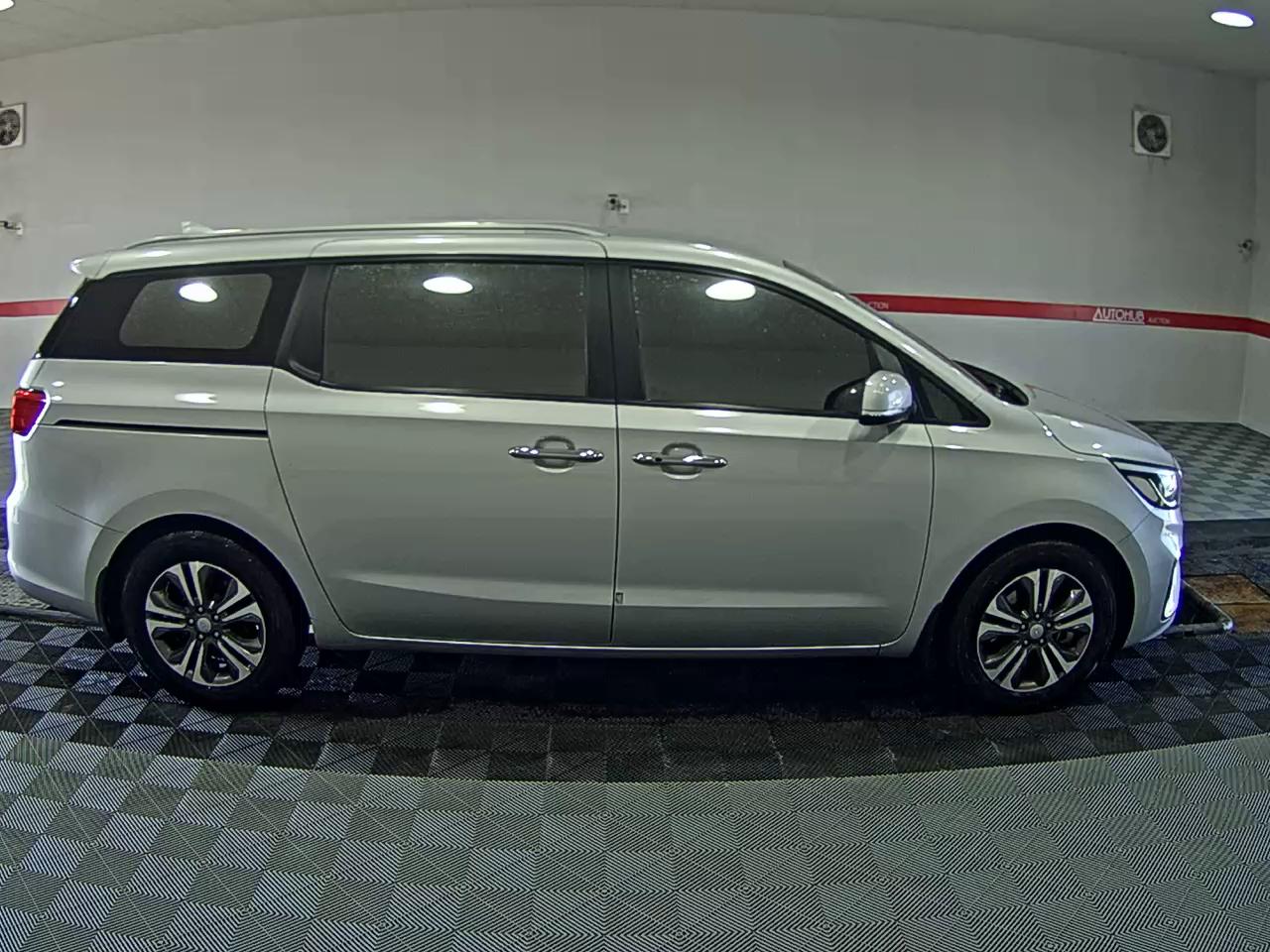 2020 - kia carnival
