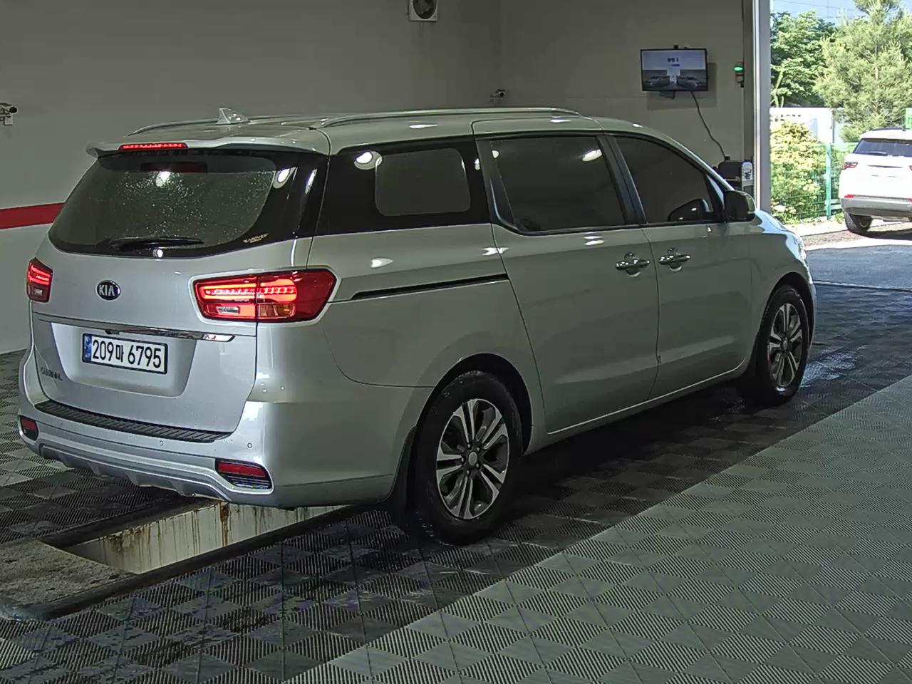2020 - kia carnival
