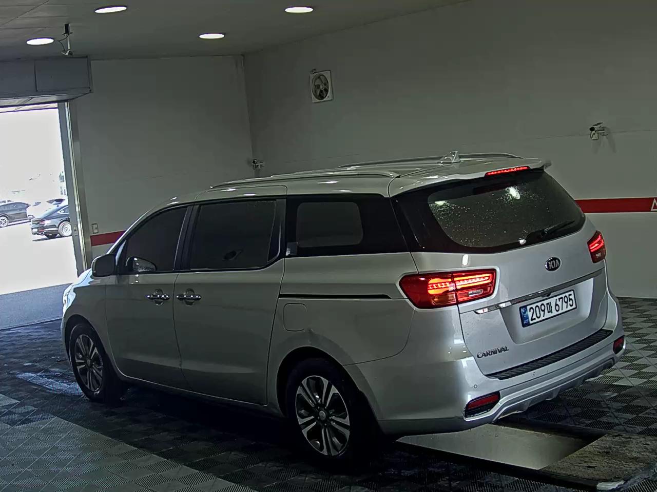 2020 - kia carnival