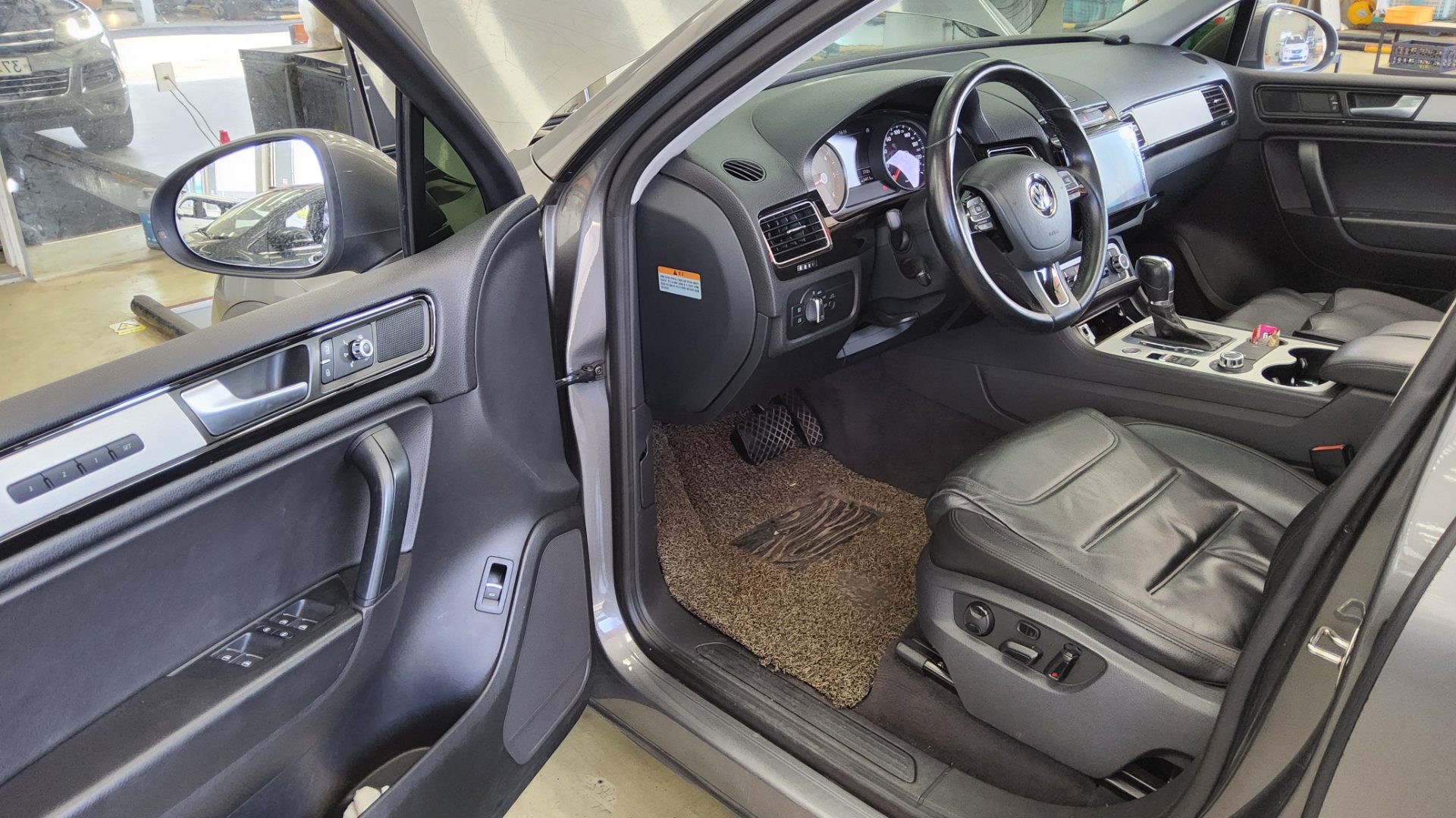 2014 - volkswagen touareg