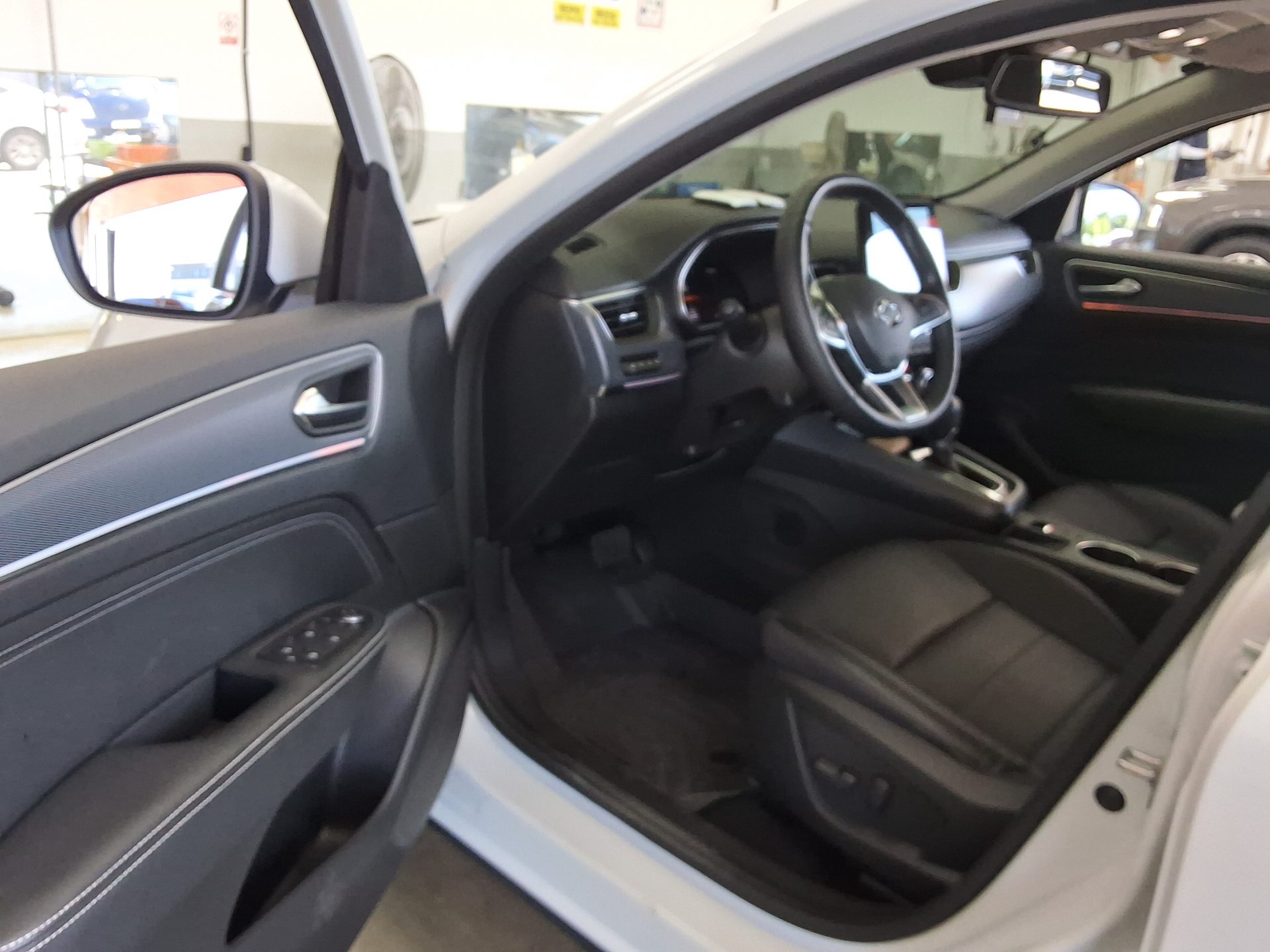 2020 - renault xm3
