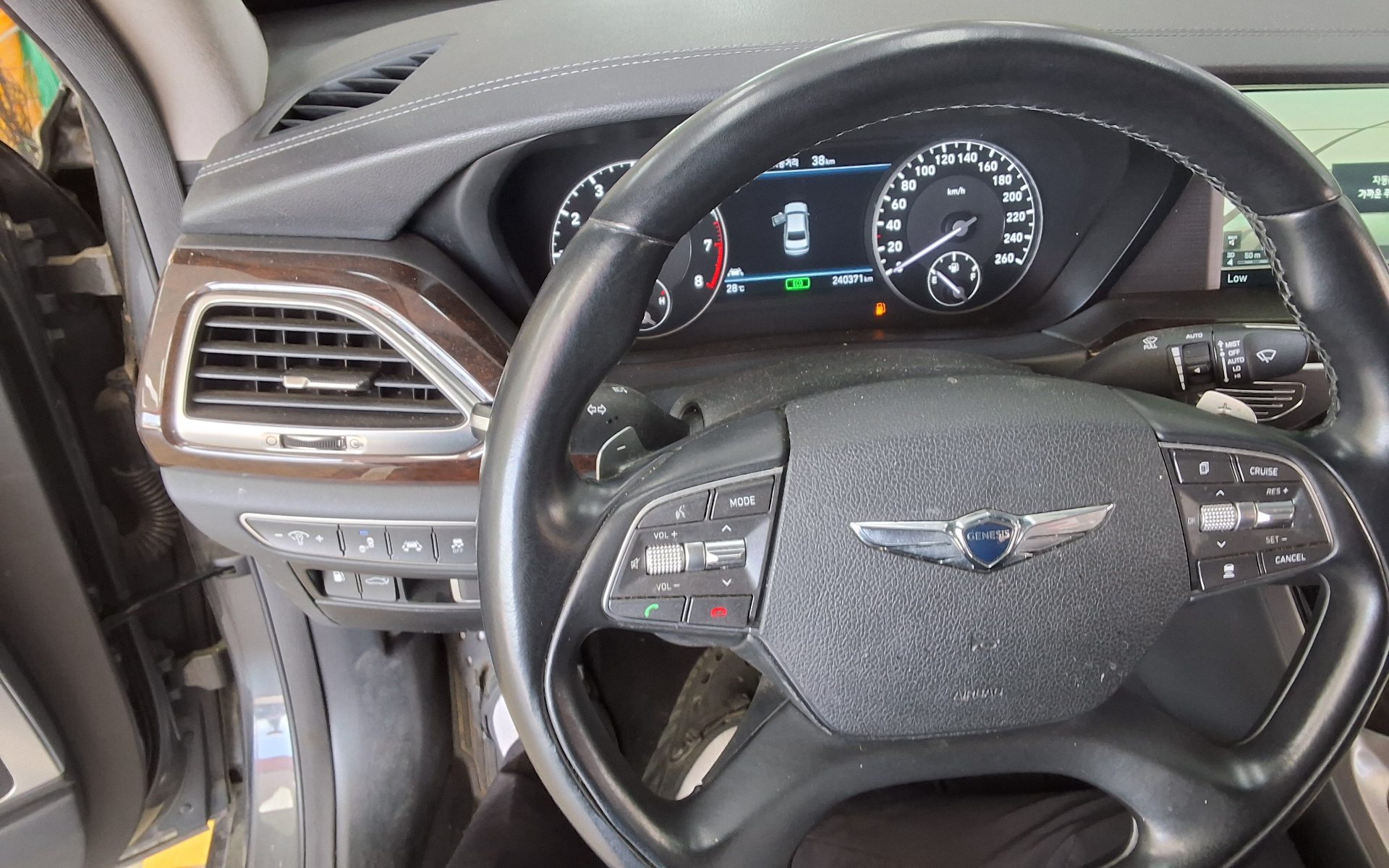 2018 - genesis eq900