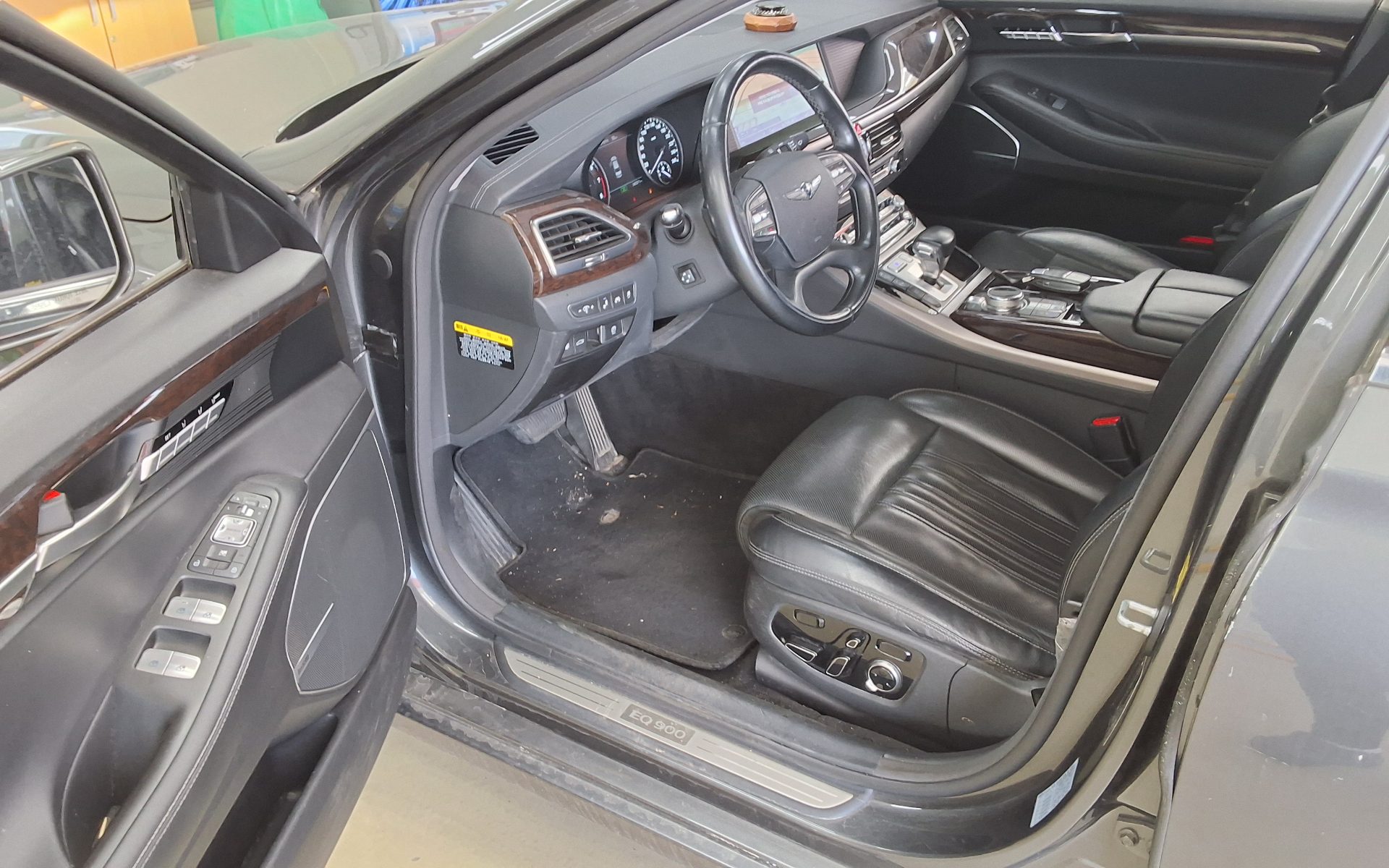 2018 - genesis eq900