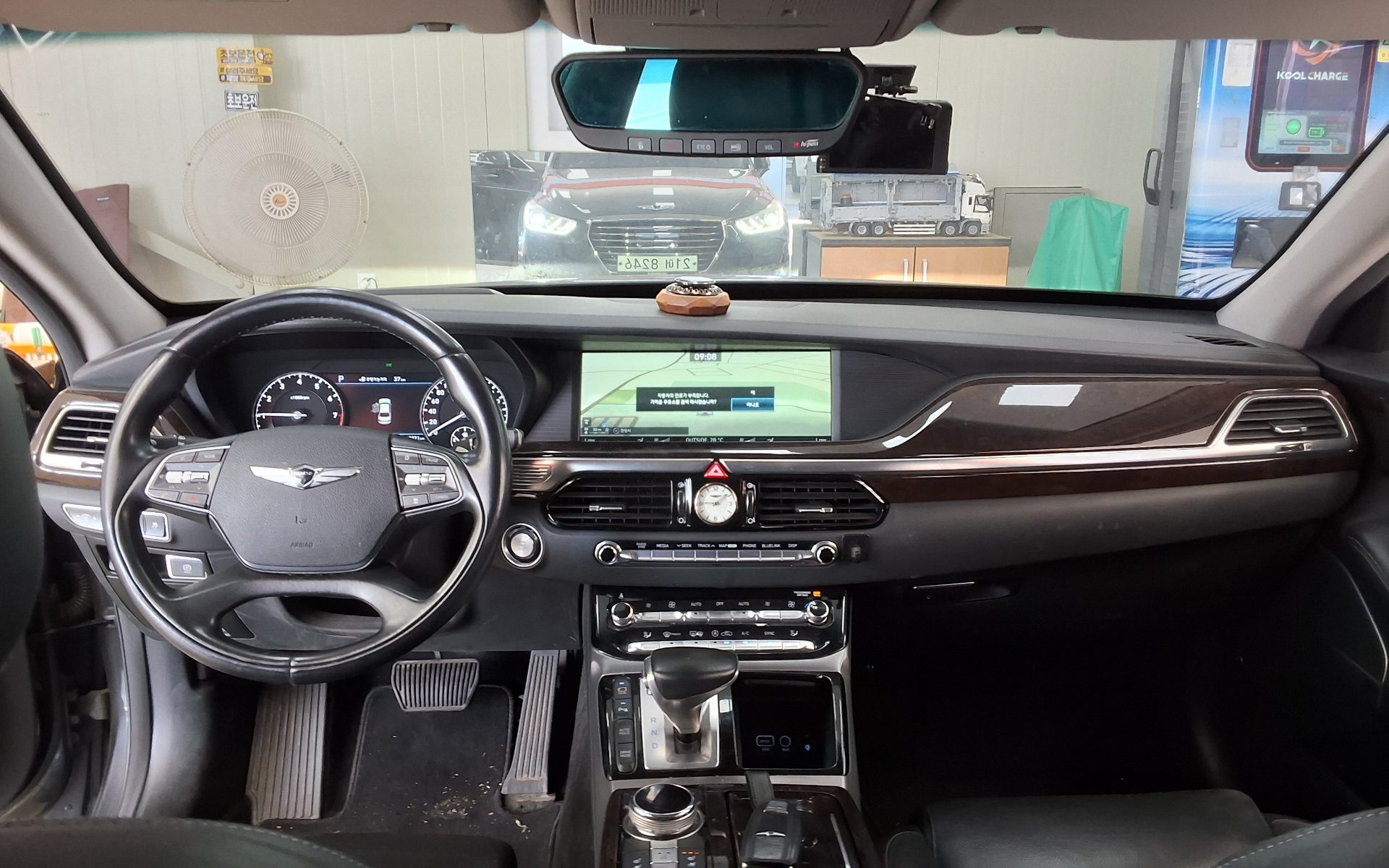 2018 - genesis eq900