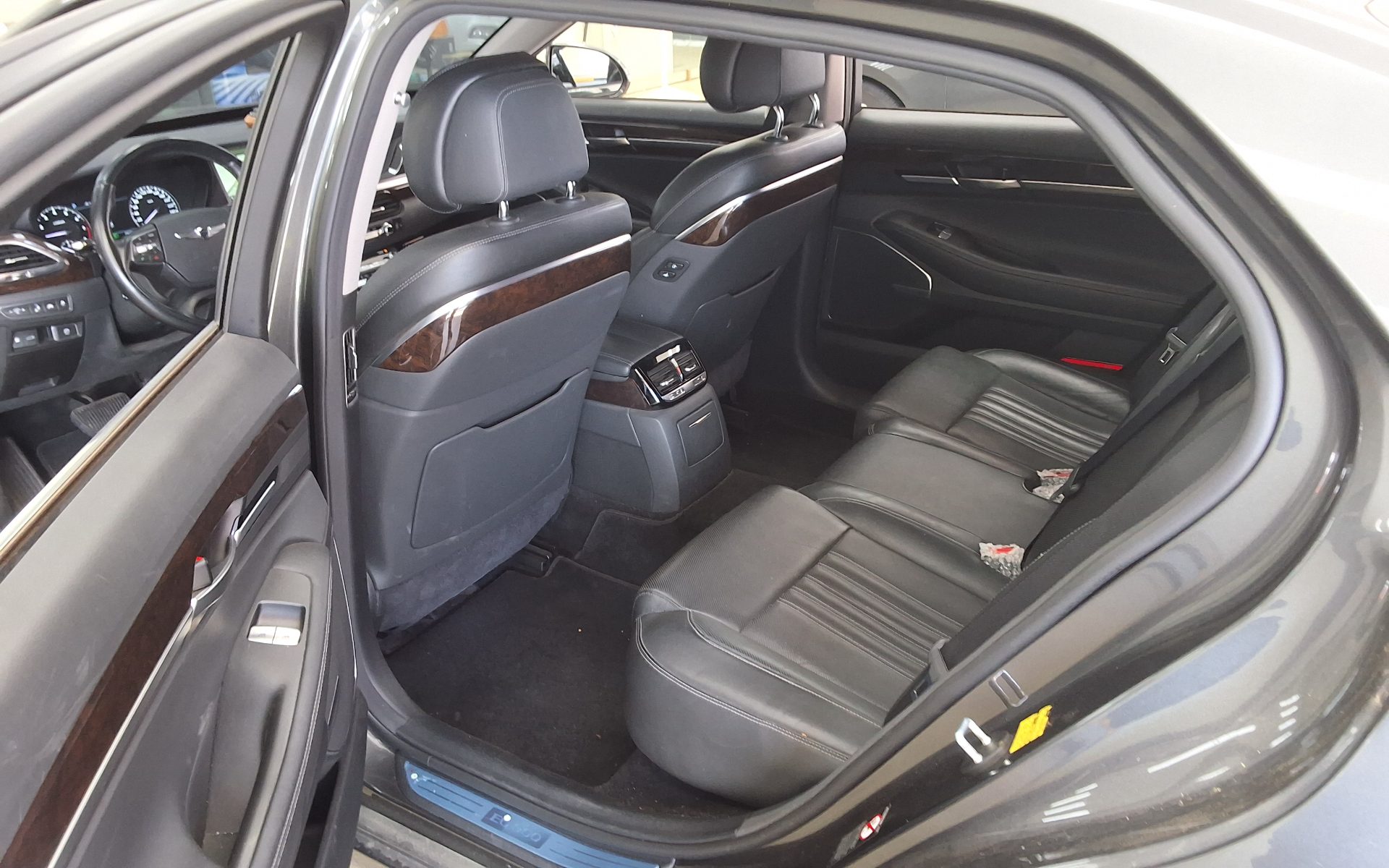 2018 - genesis eq900