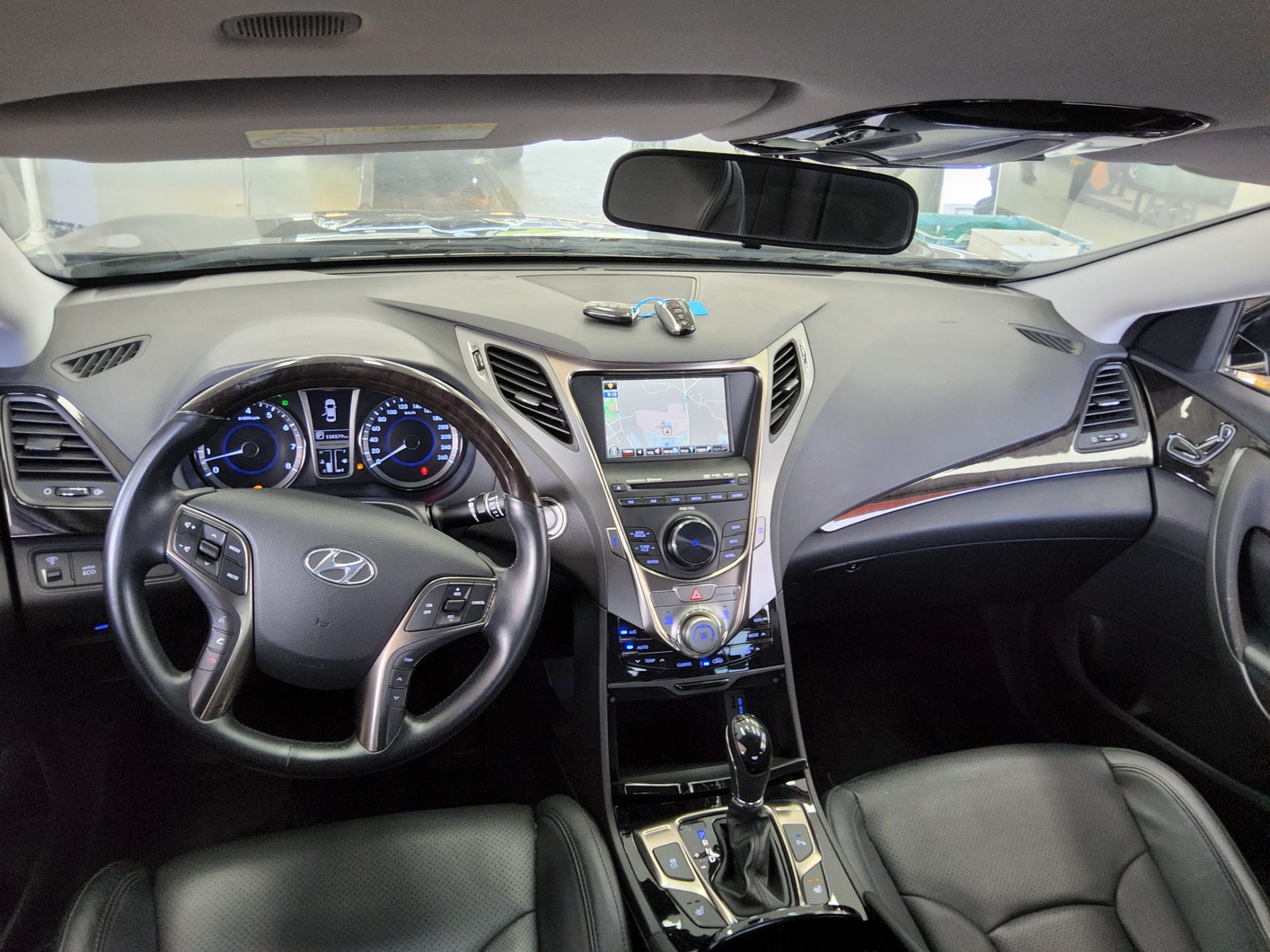 2011 - hyundai grandeur