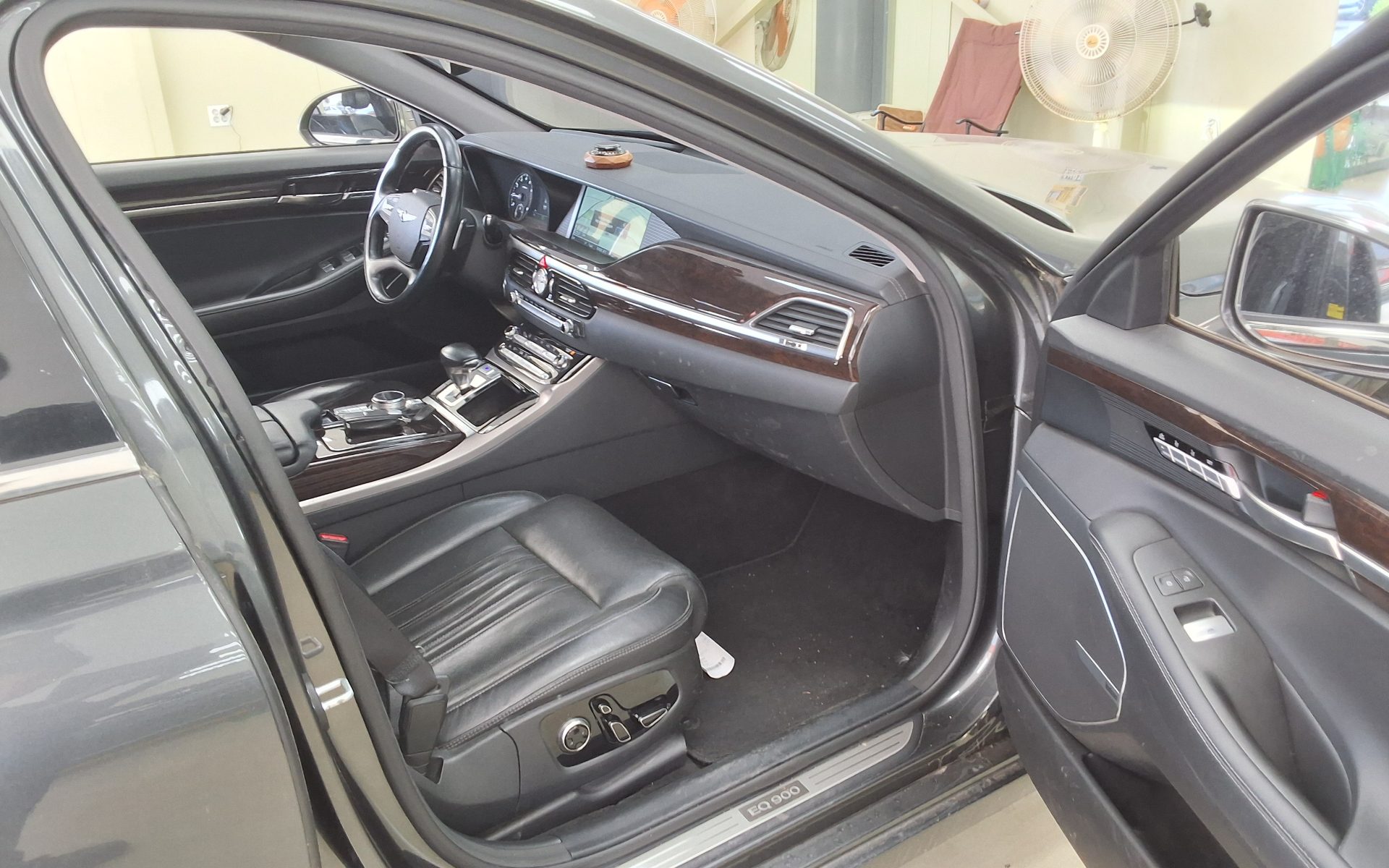 2018 - genesis eq900
