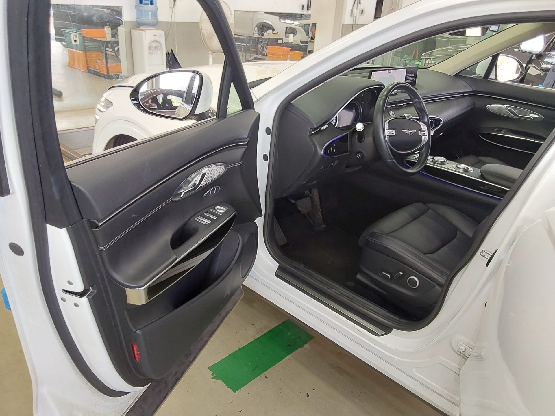 2021 - genesis gv70