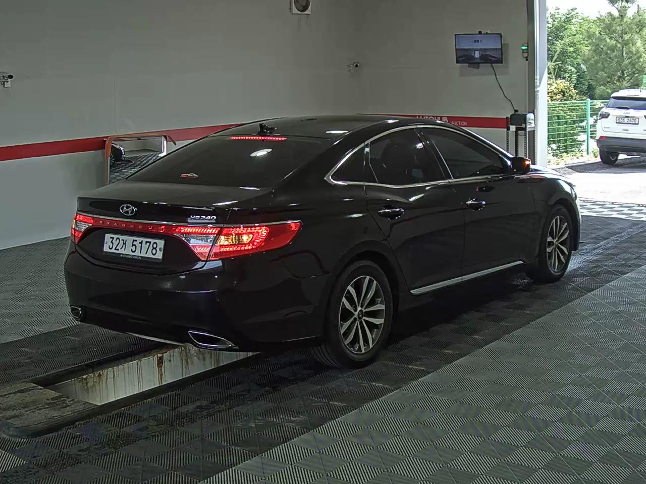 2011 - hyundai grandeur