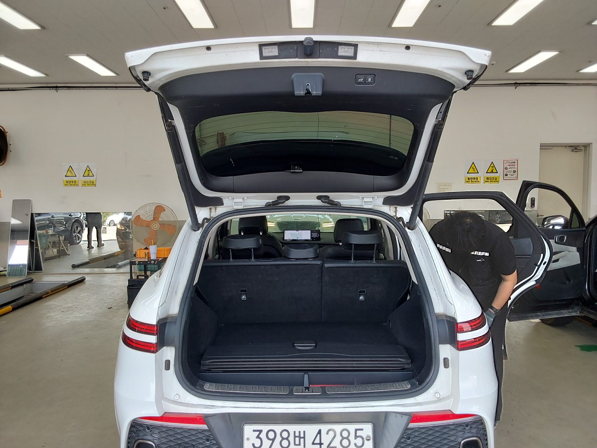 2021 - genesis gv70