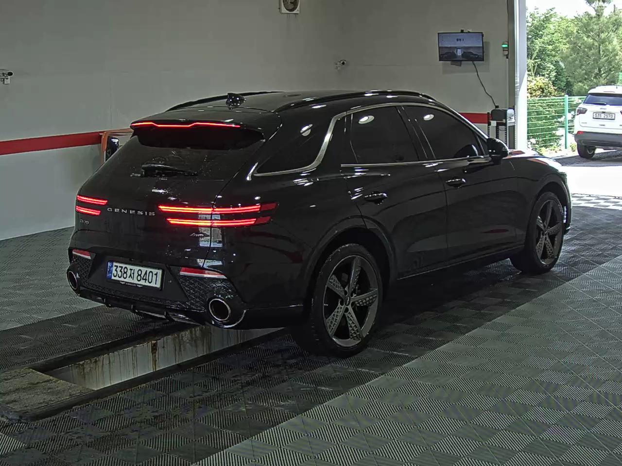 2021 - genesis gv70