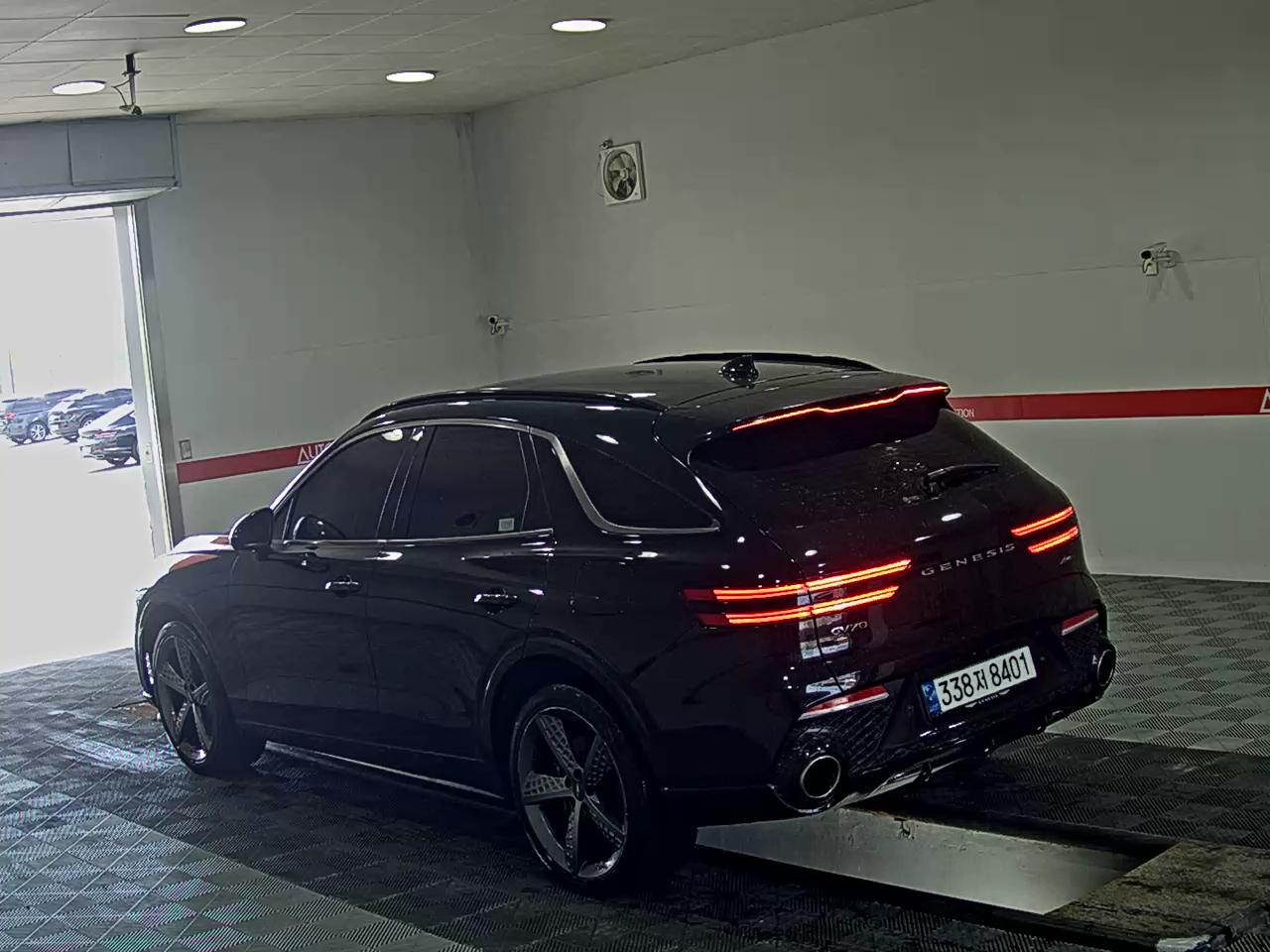 2021 - genesis gv70