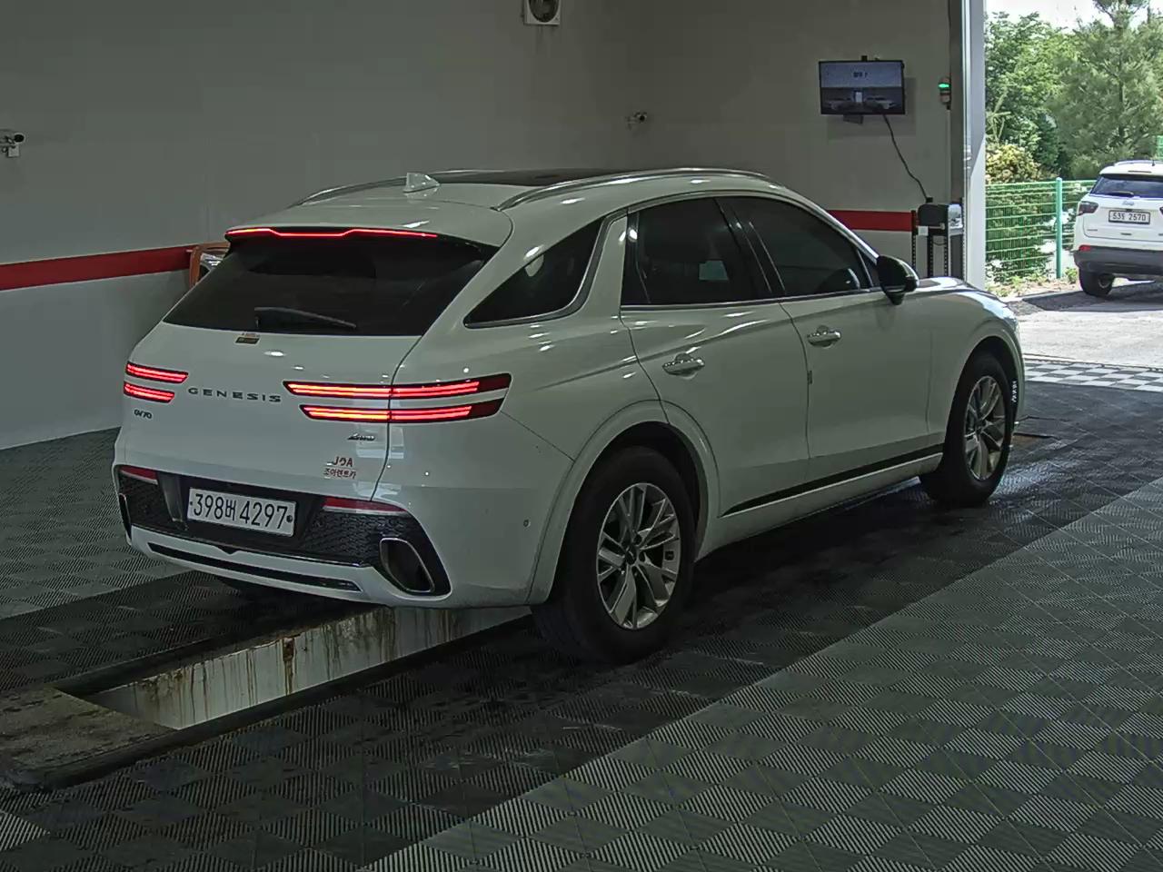 2021 - genesis gv70