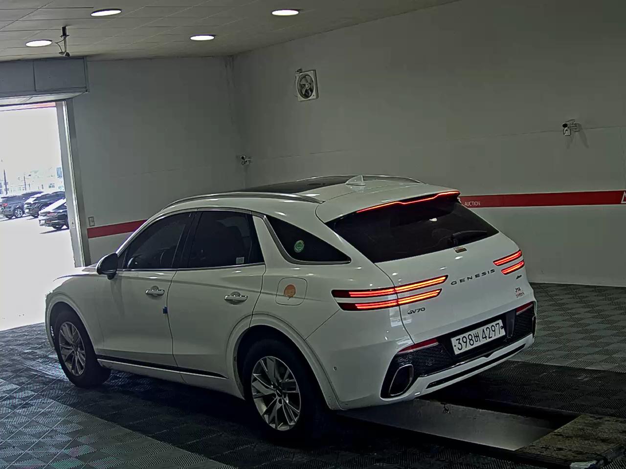 2021 - genesis gv70