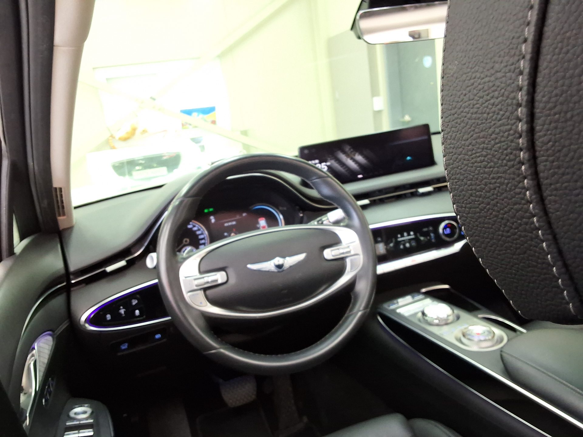 2021 - genesis gv70