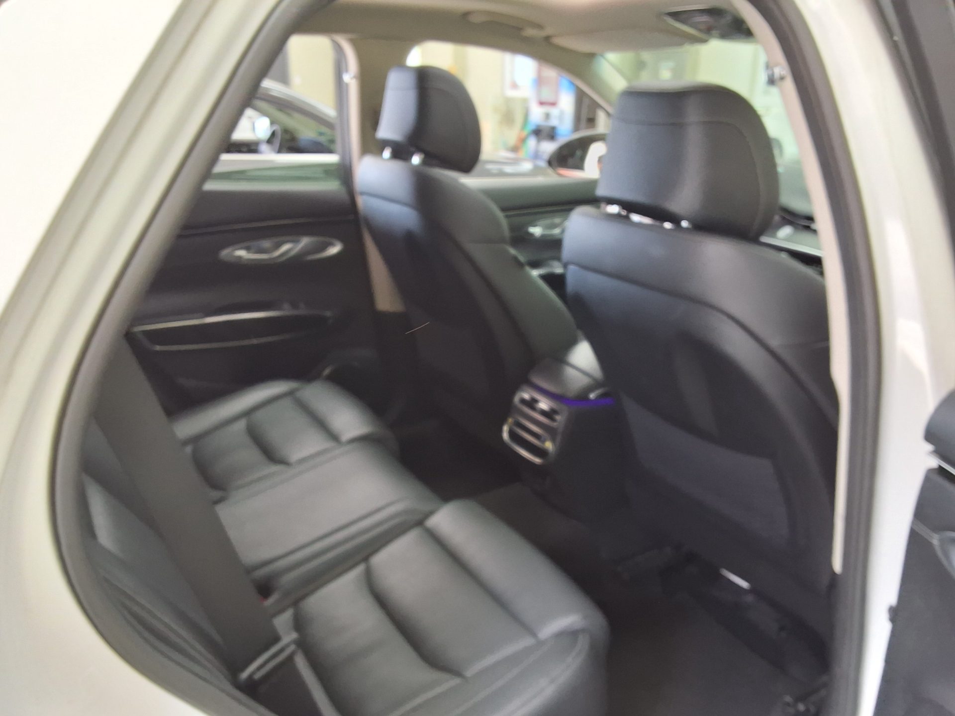 2021 - genesis gv70