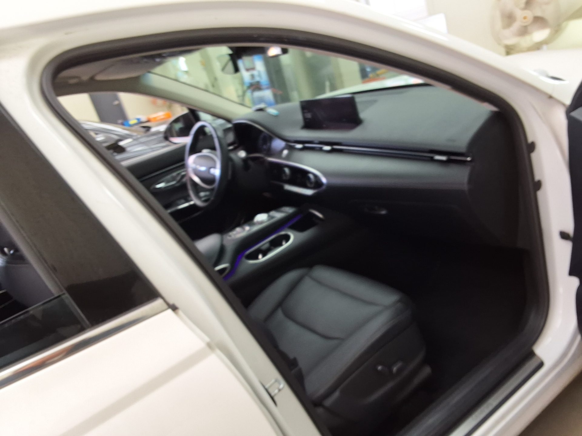 2021 - genesis gv70