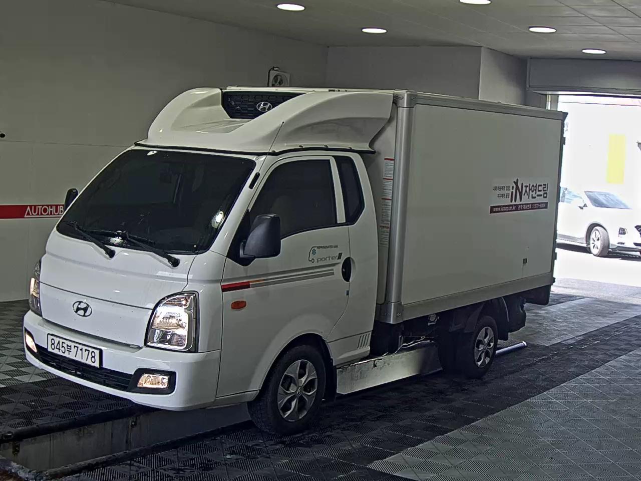 HYUNDAI PORTER II FREEZER BOX TRUCK SUPER CAB TWIN COMPRESSOR