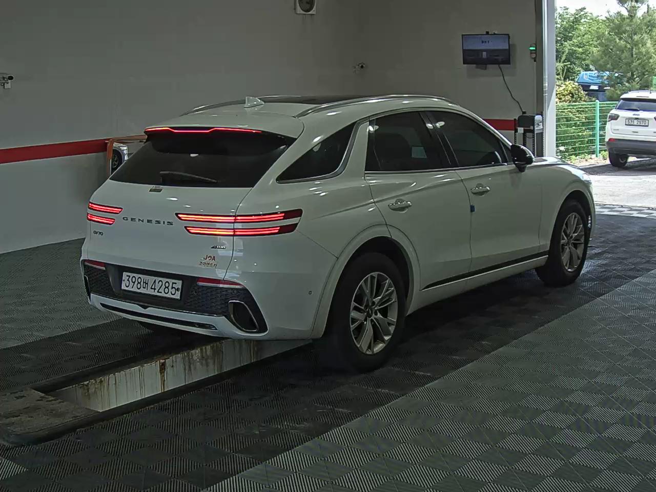 2021 - genesis gv70