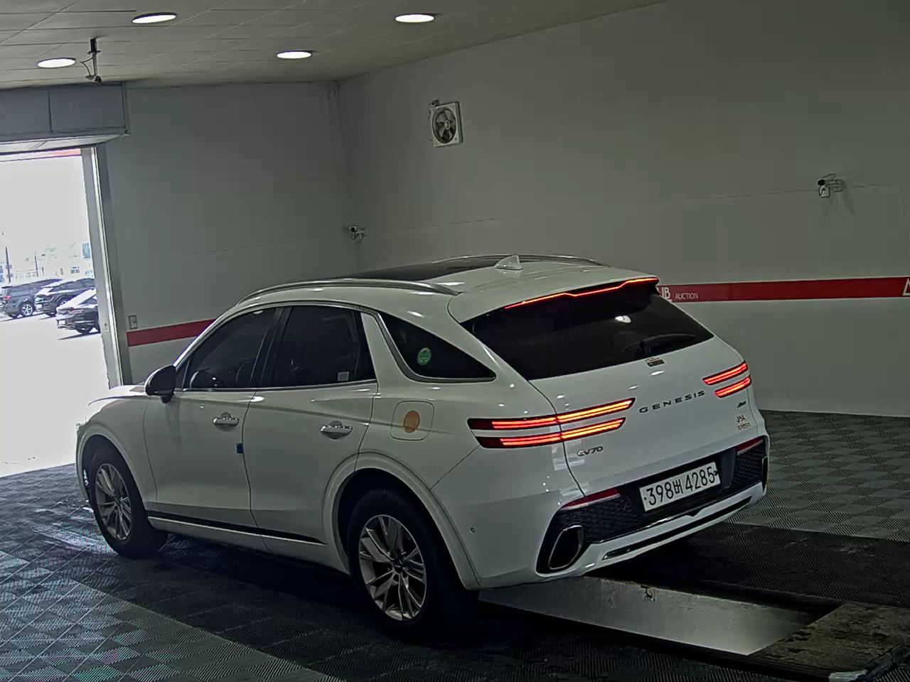 2021 - genesis gv70
