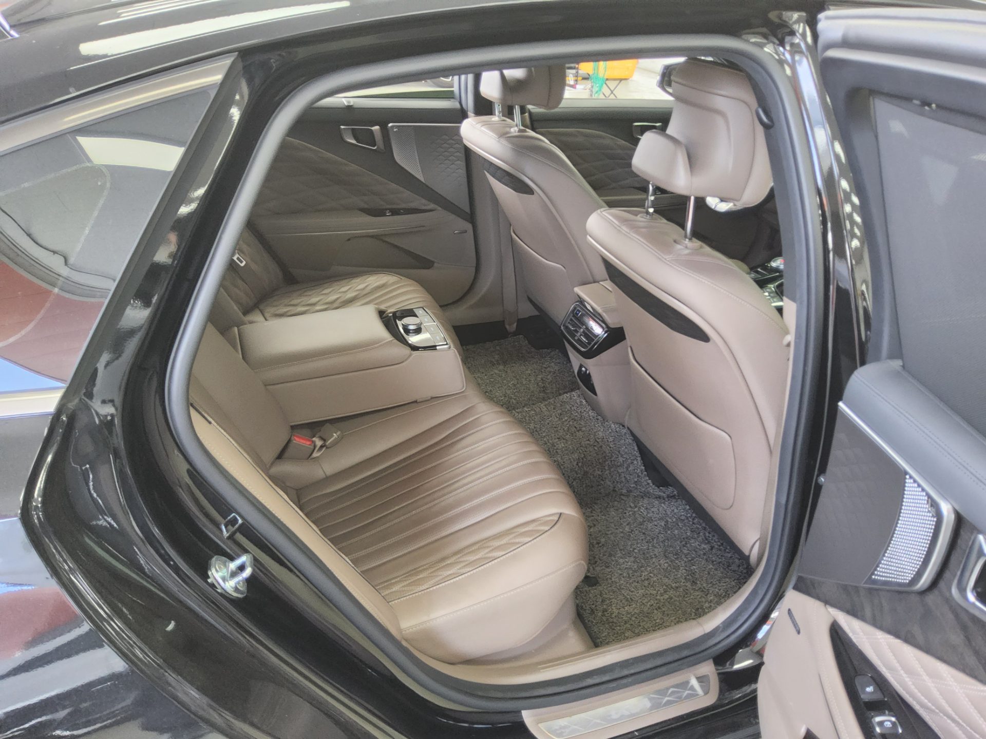 2022 - kia k8