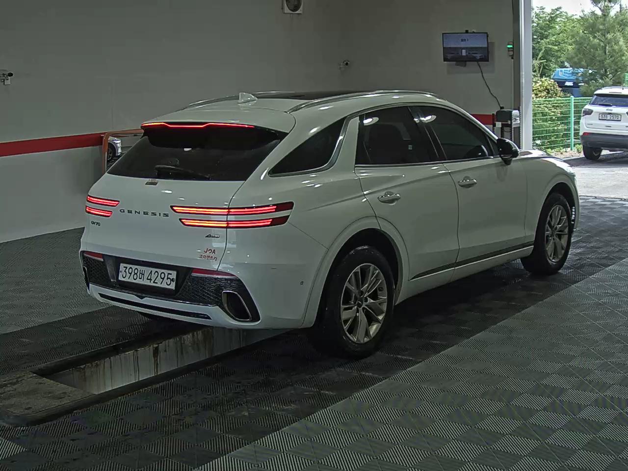 2021 - genesis gv70