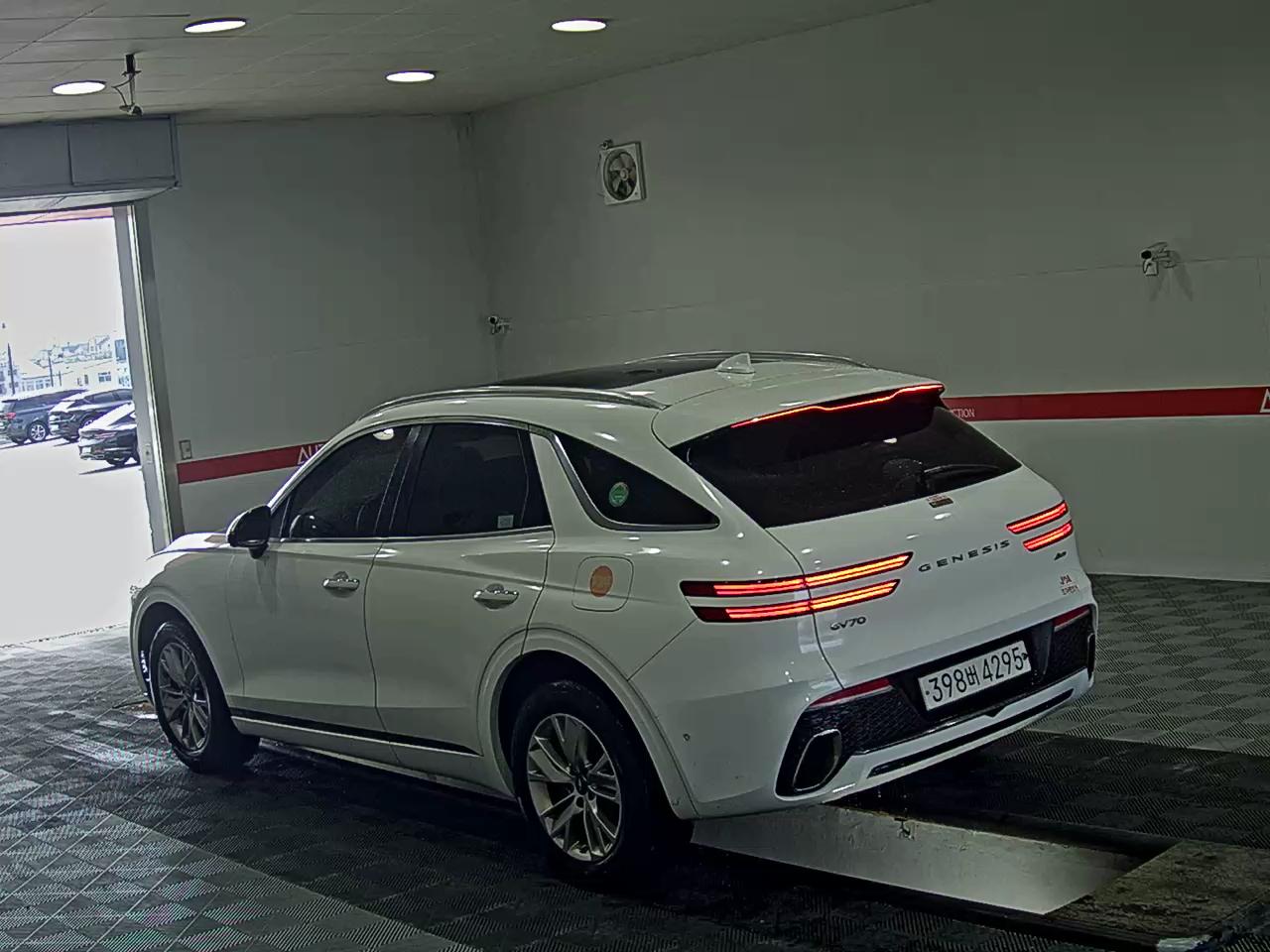 2021 - genesis gv70