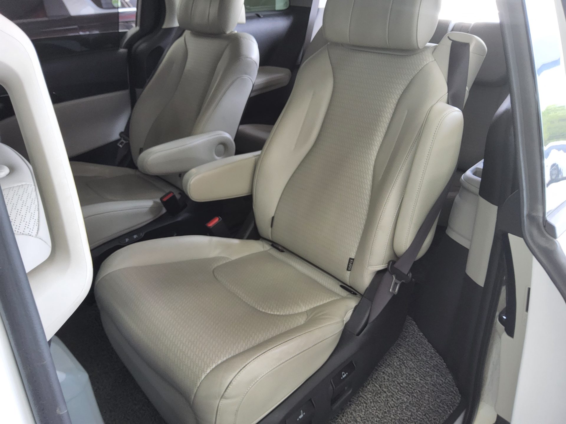 2021 - kia carnival