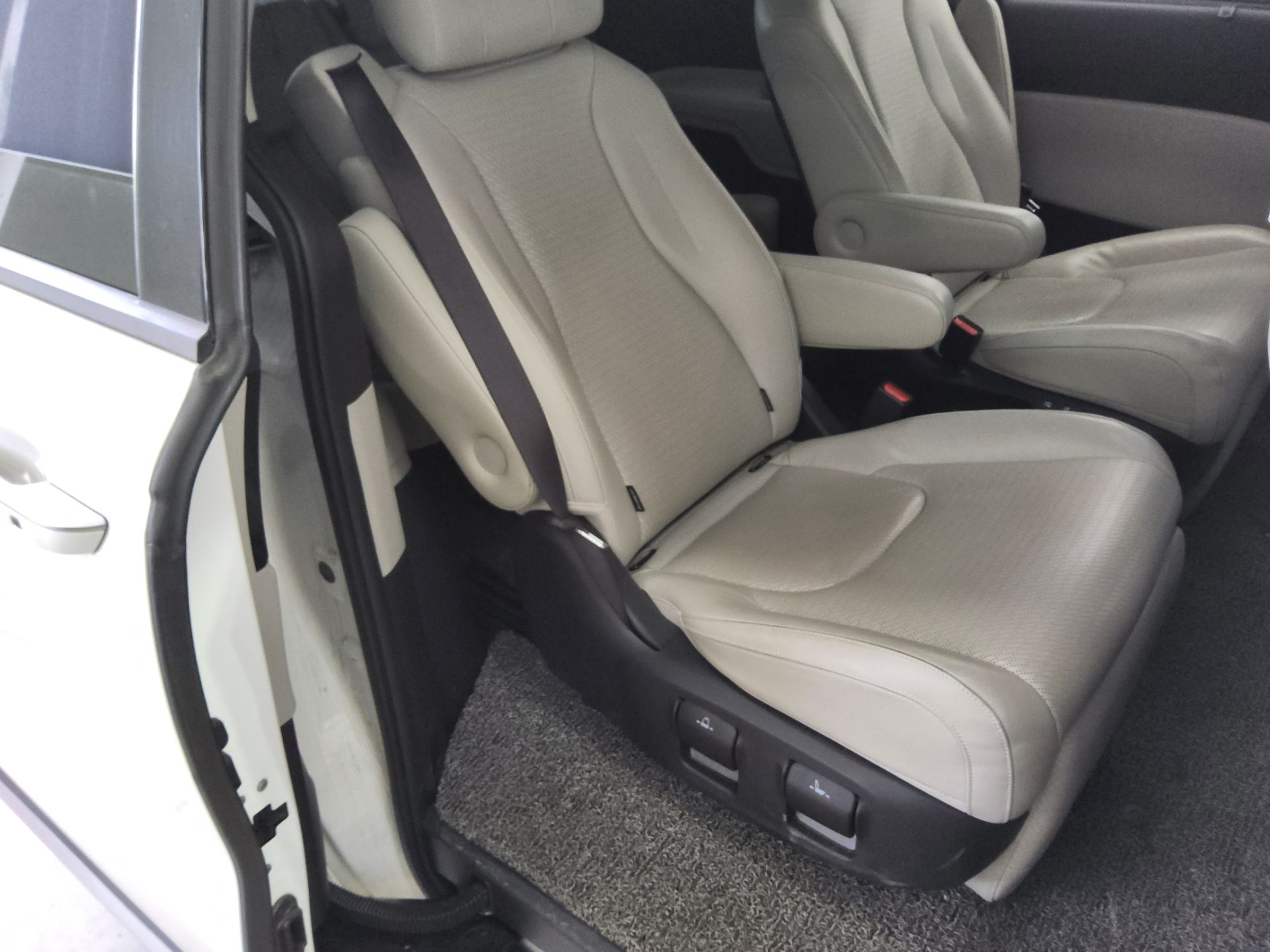 2021 - kia carnival