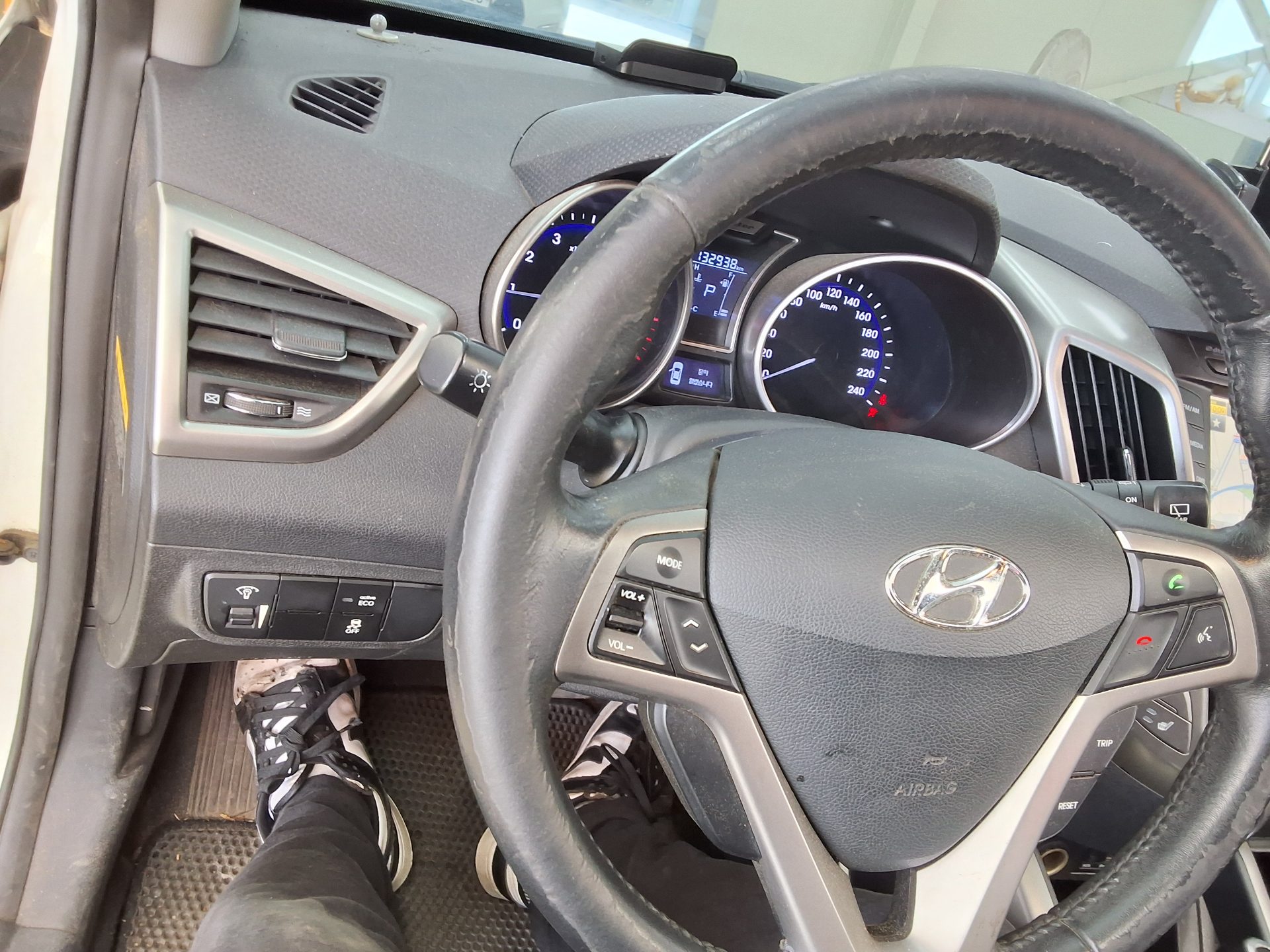 2013 - hyundai veloster