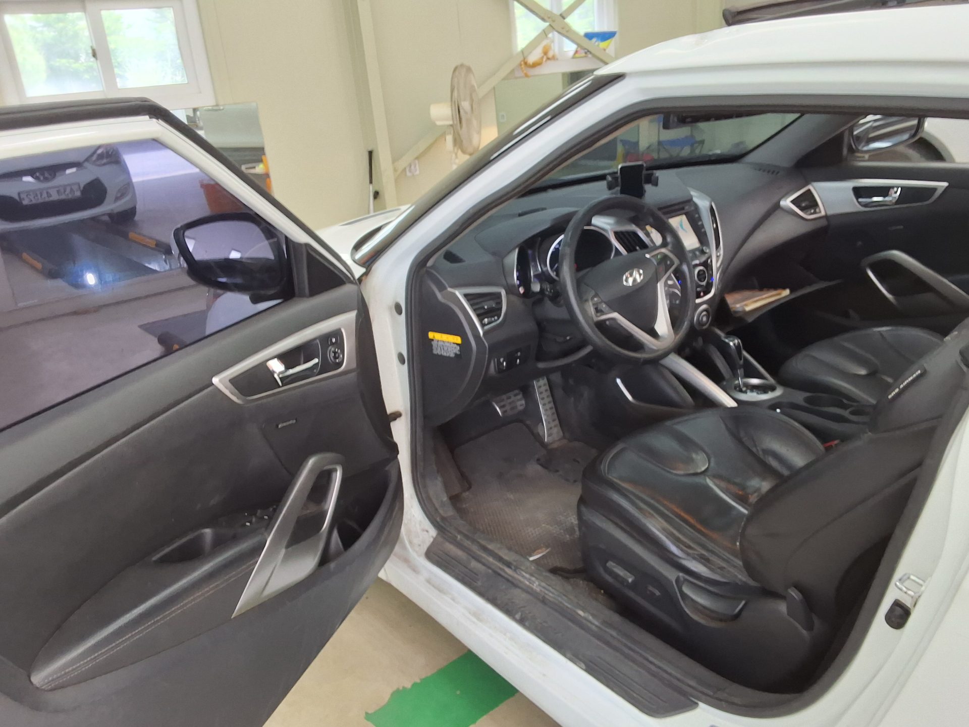 2013 - hyundai veloster